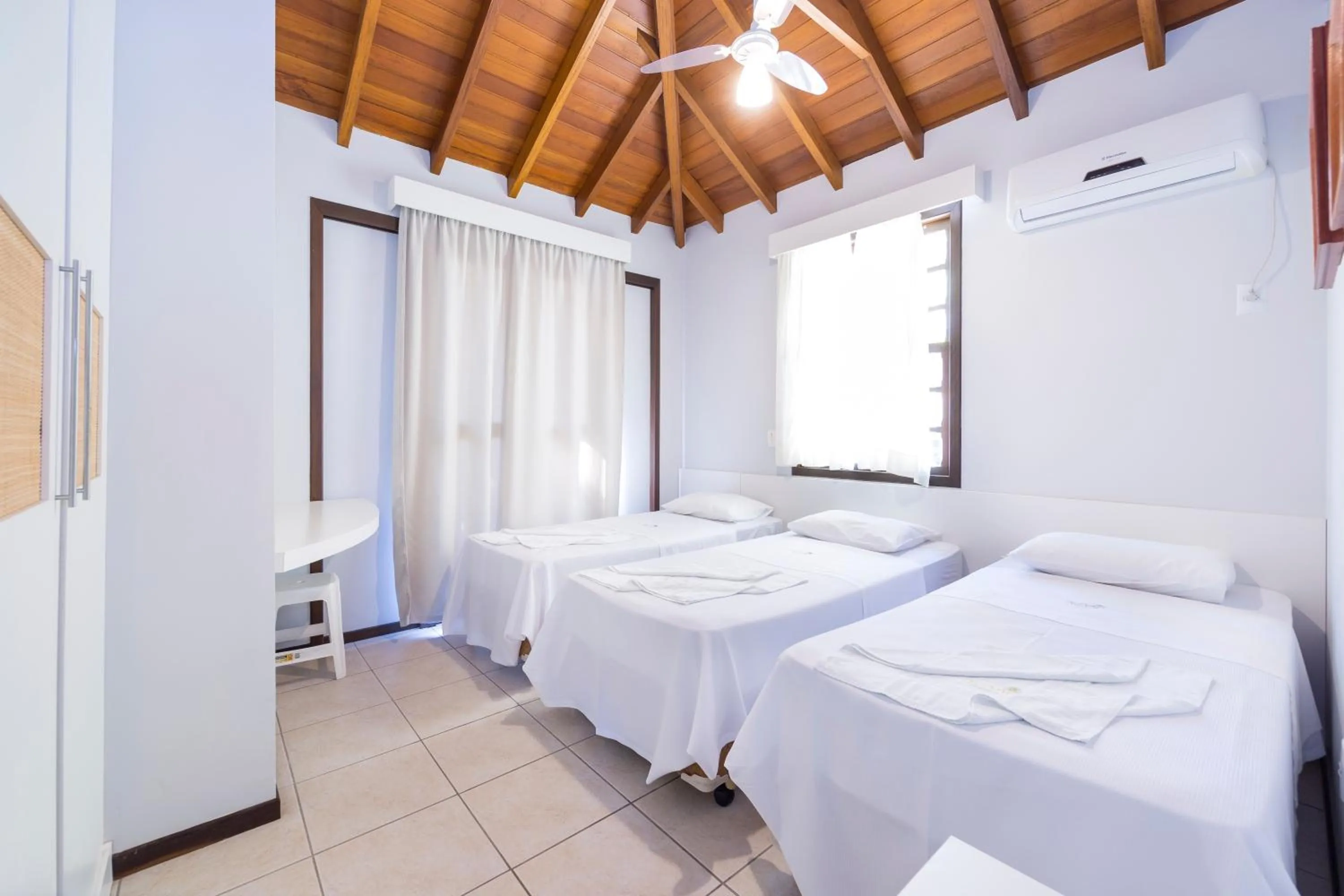 Bedroom, Bed in Dubai Bungalows Bombinhas