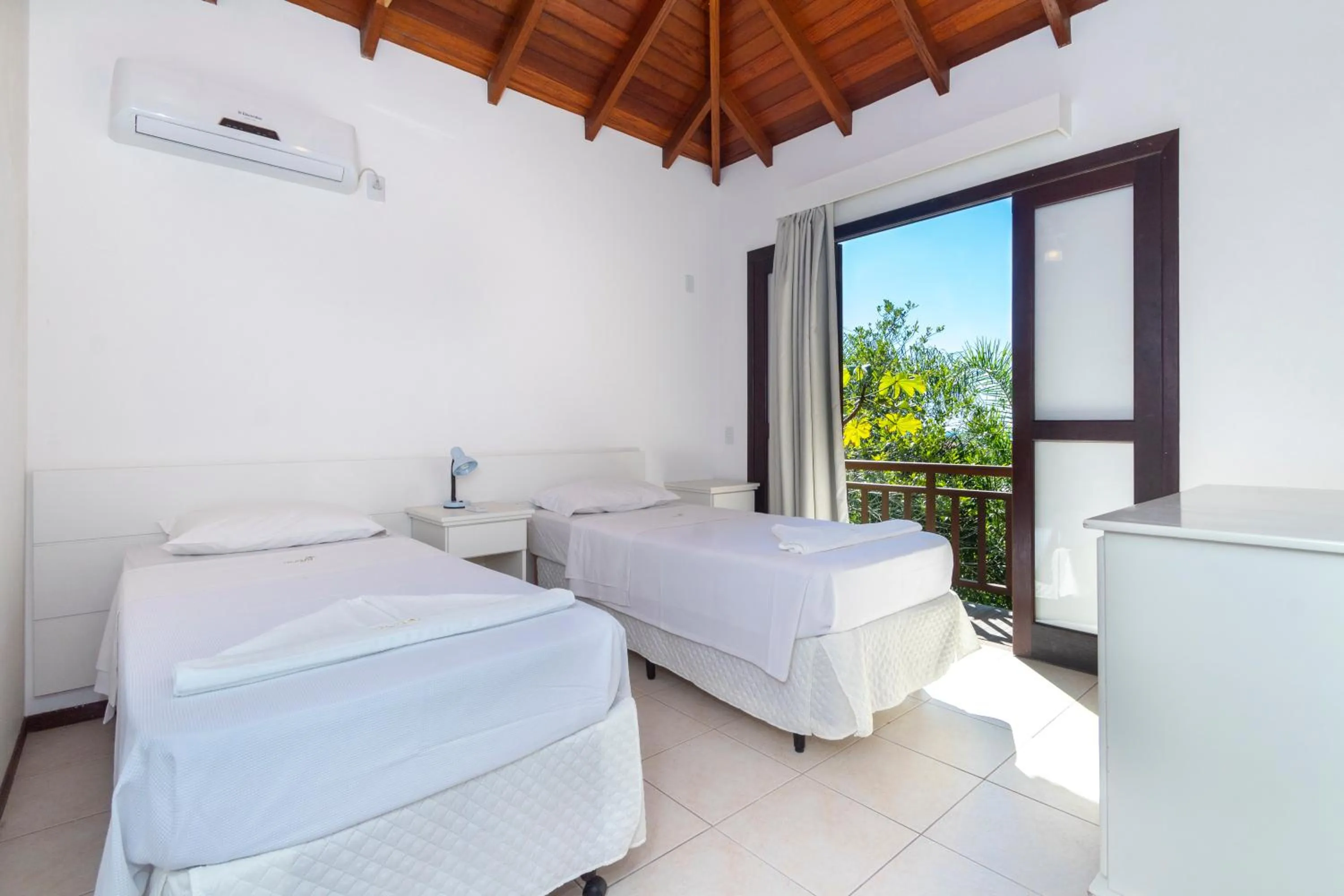 Bed in Dubai Bungalows Bombinhas