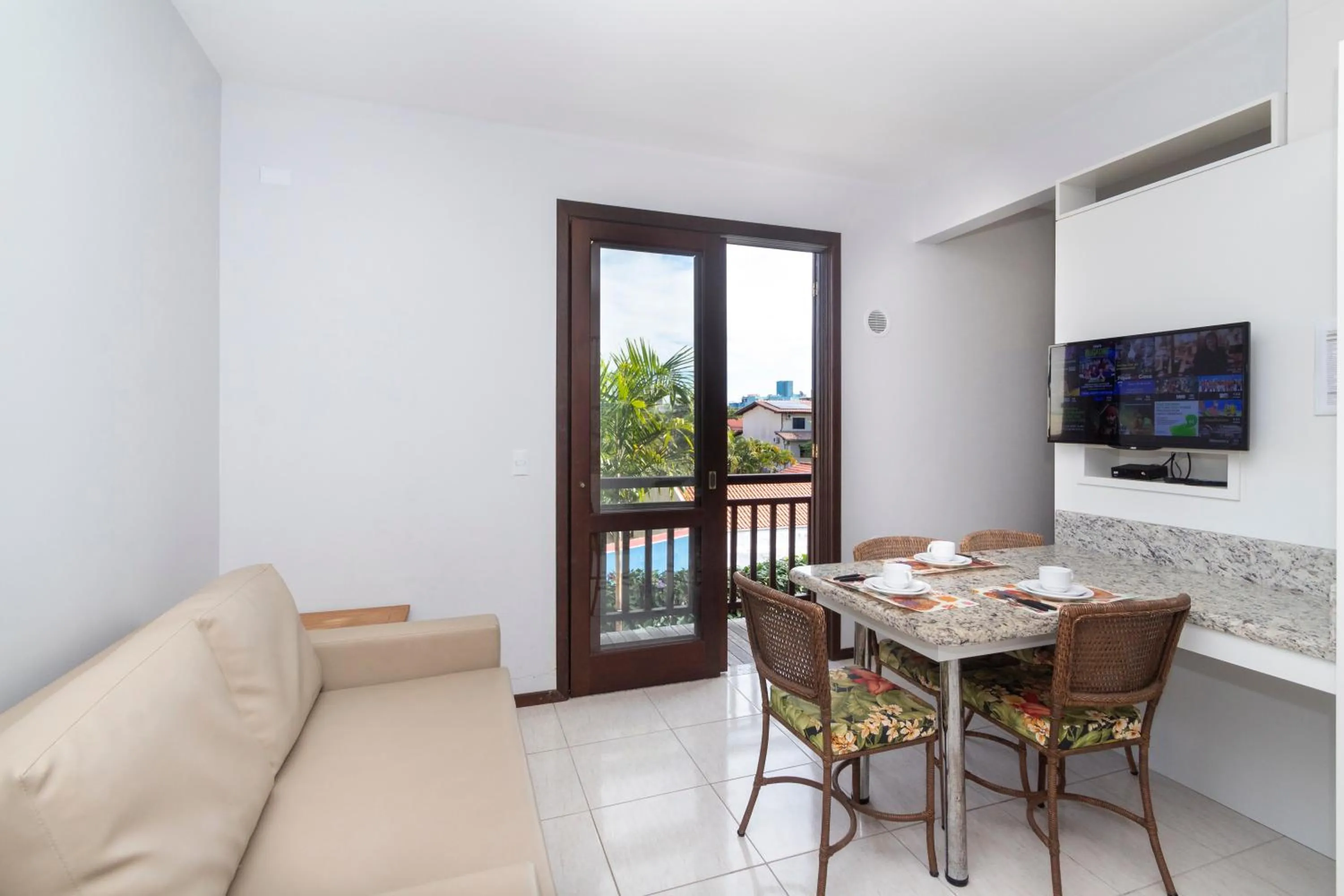 Dinner in Dubai Bungalows Bombinhas