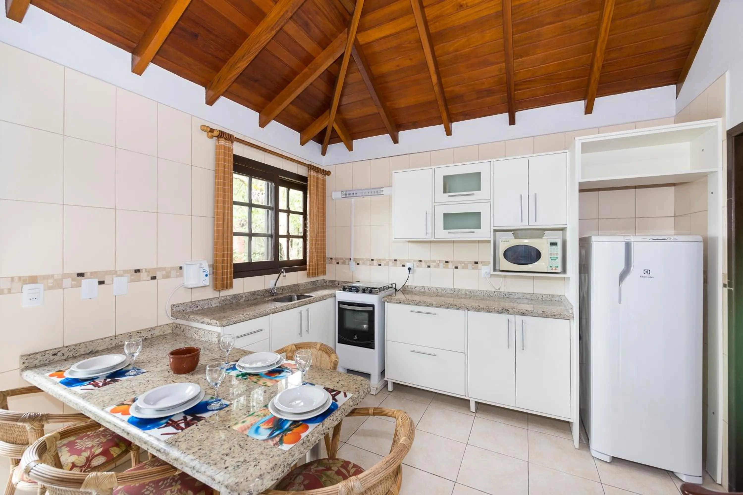 Dinner in Dubai Bungalows Bombinhas