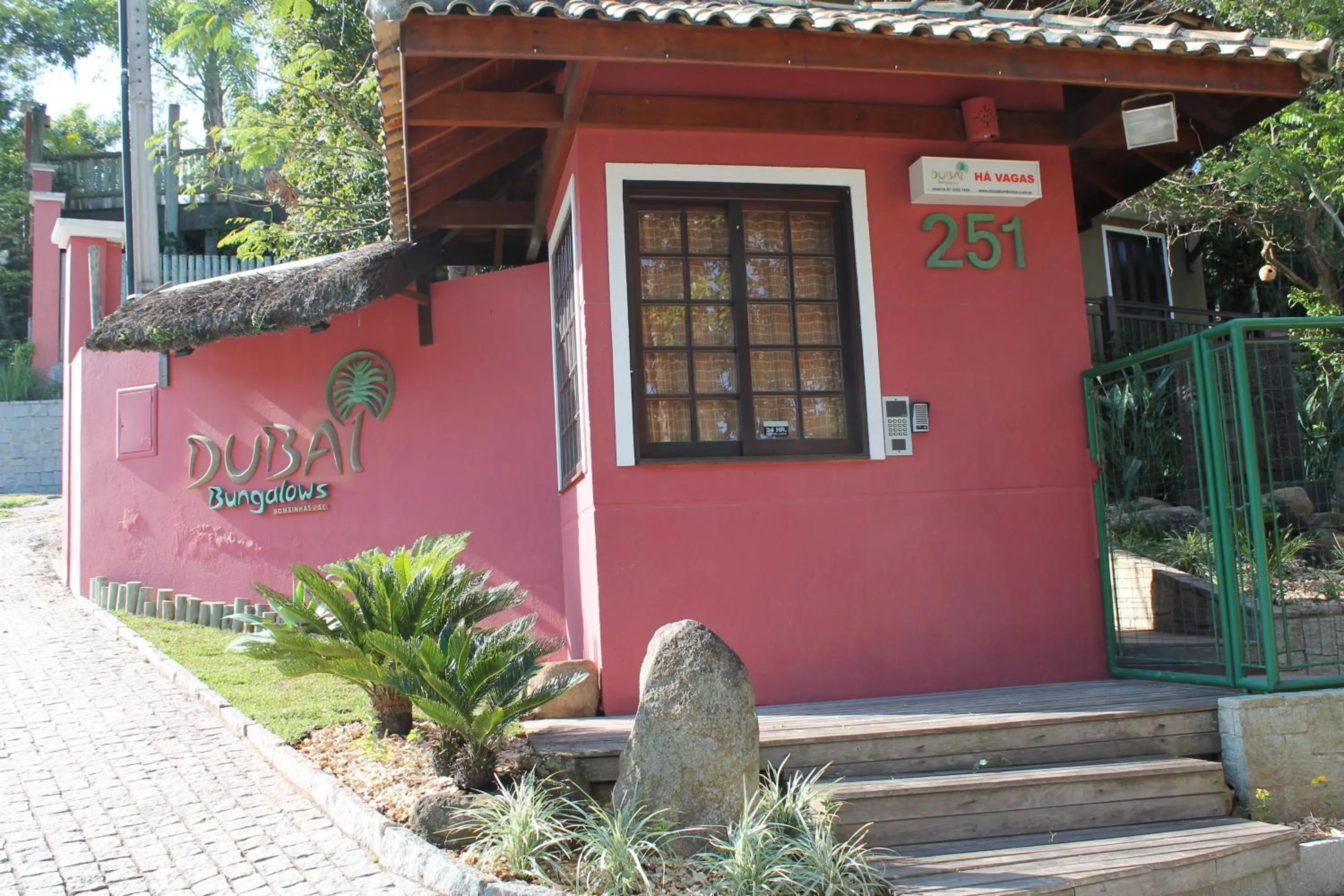 Facade/entrance in Dubai Bungalows Bombinhas