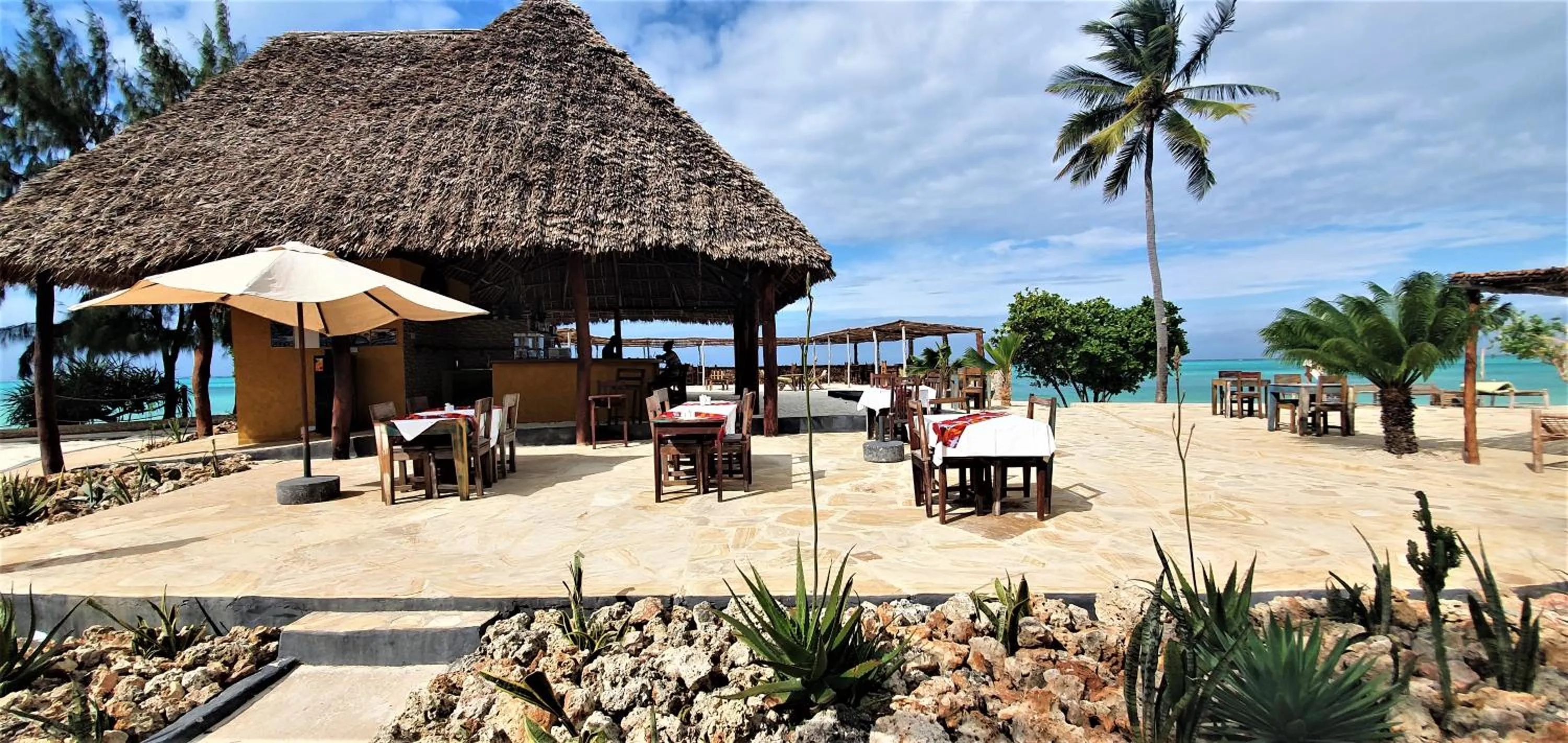 Lounge or bar in Reef & Beach Resort - Spa Jambiani