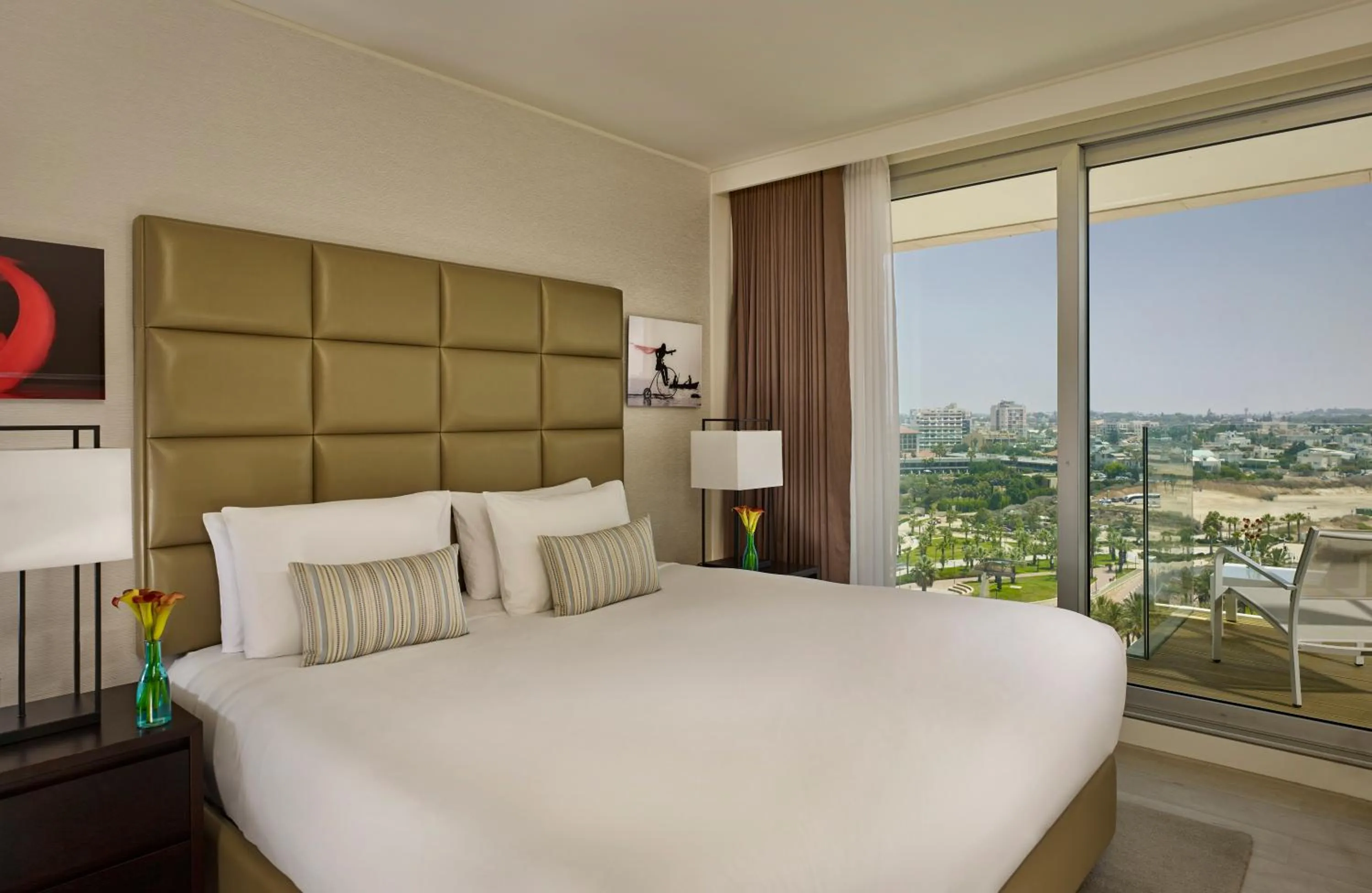 Bedroom, Bed in The Ritz-Carlton, Herzliya