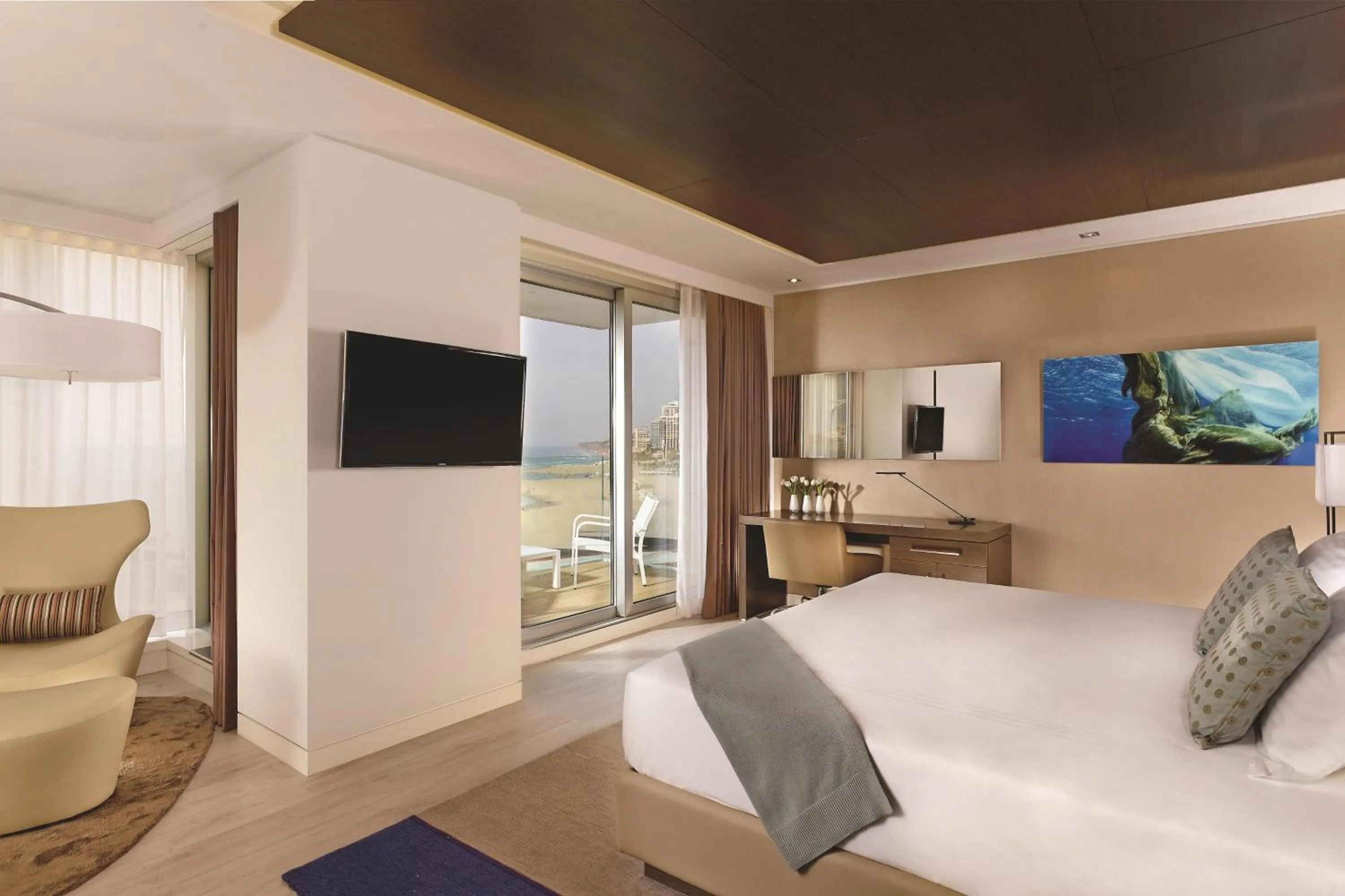 Photo of the whole room, Bed in The Ritz-Carlton, Herzliya