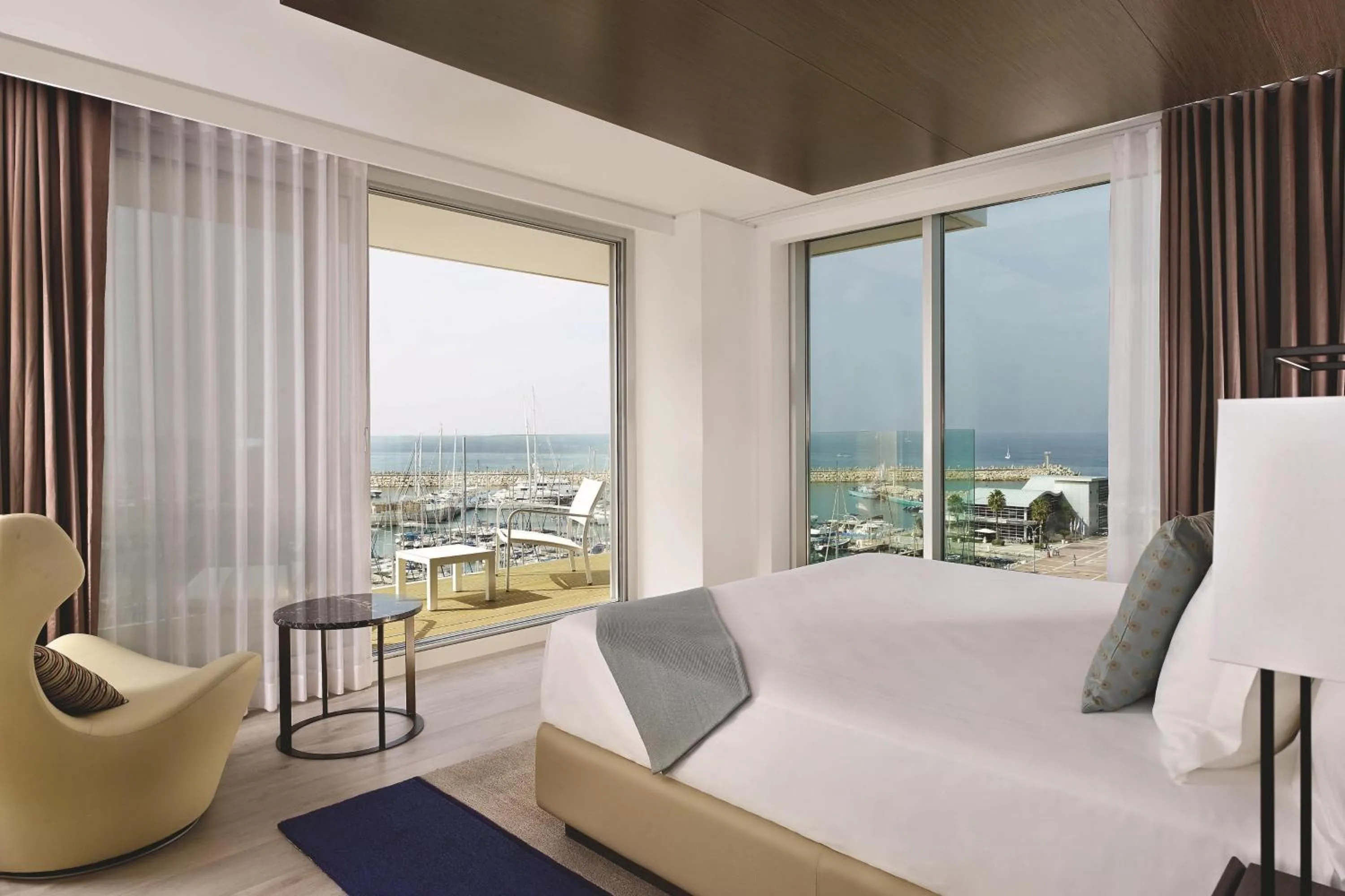 Photo of the whole room, Bed in The Ritz-Carlton, Herzliya