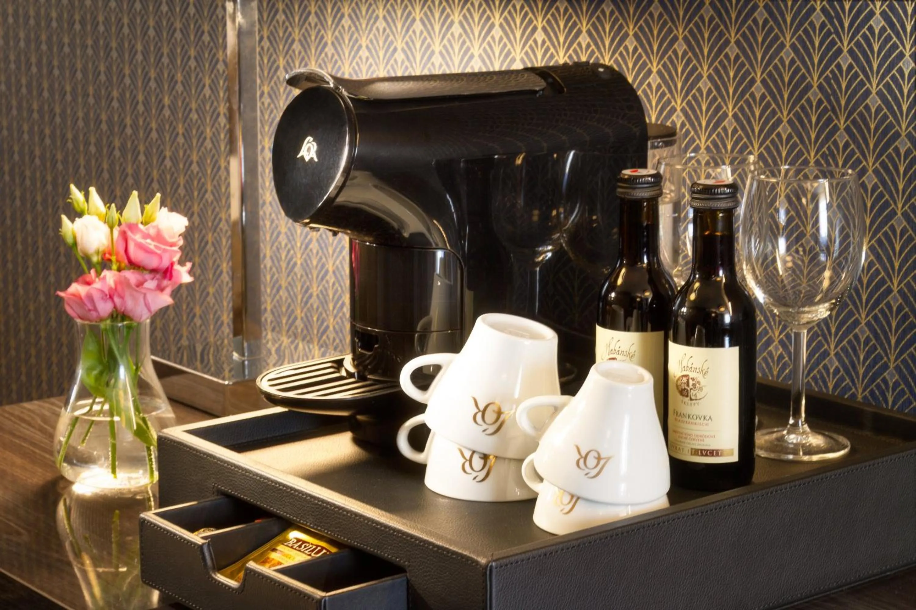 Coffee/tea facilities in Hotel Mucha
