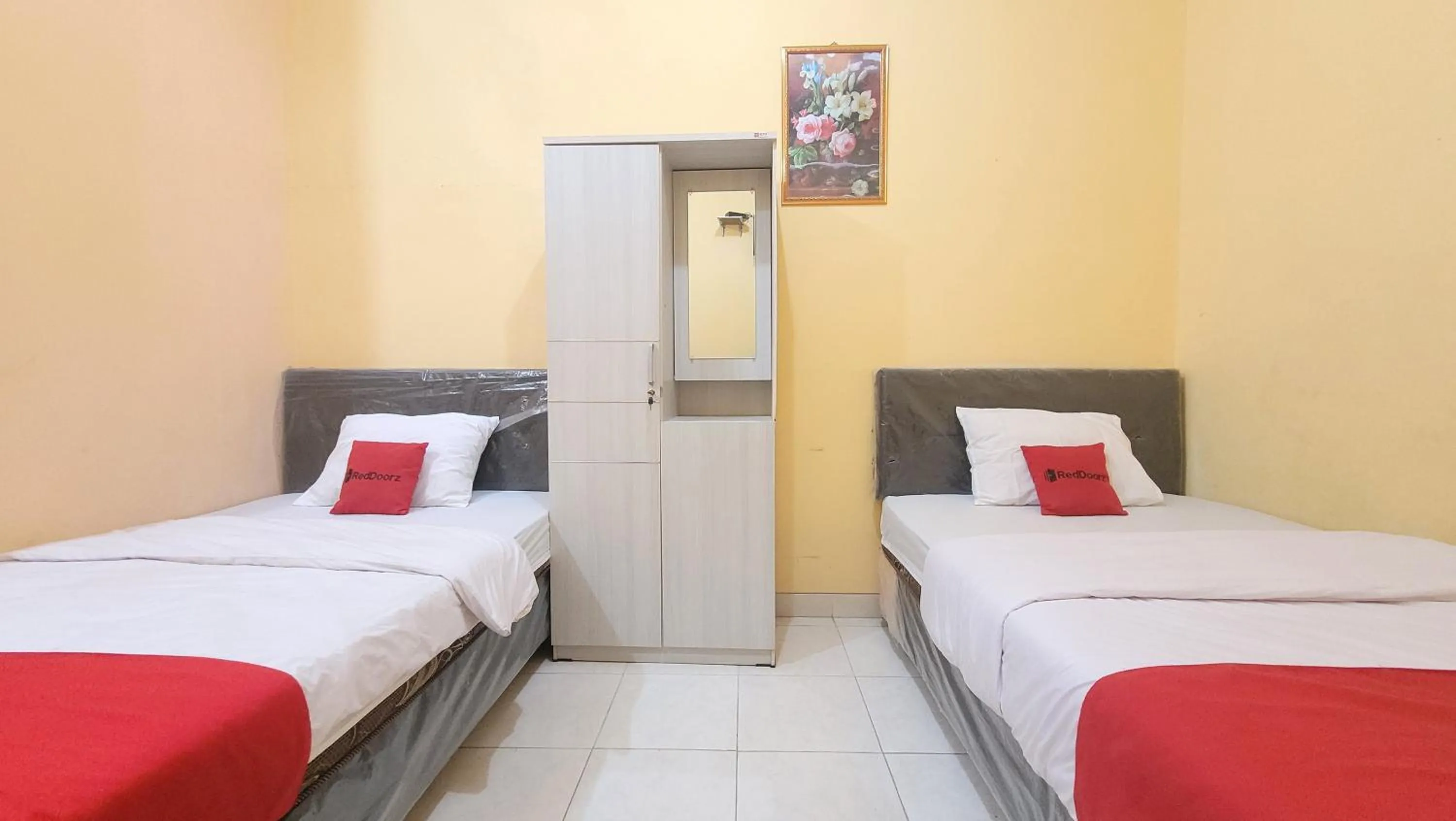 Bed in RedDoorz Syariah At Endrayanti Inn RSUD Yogyakarta