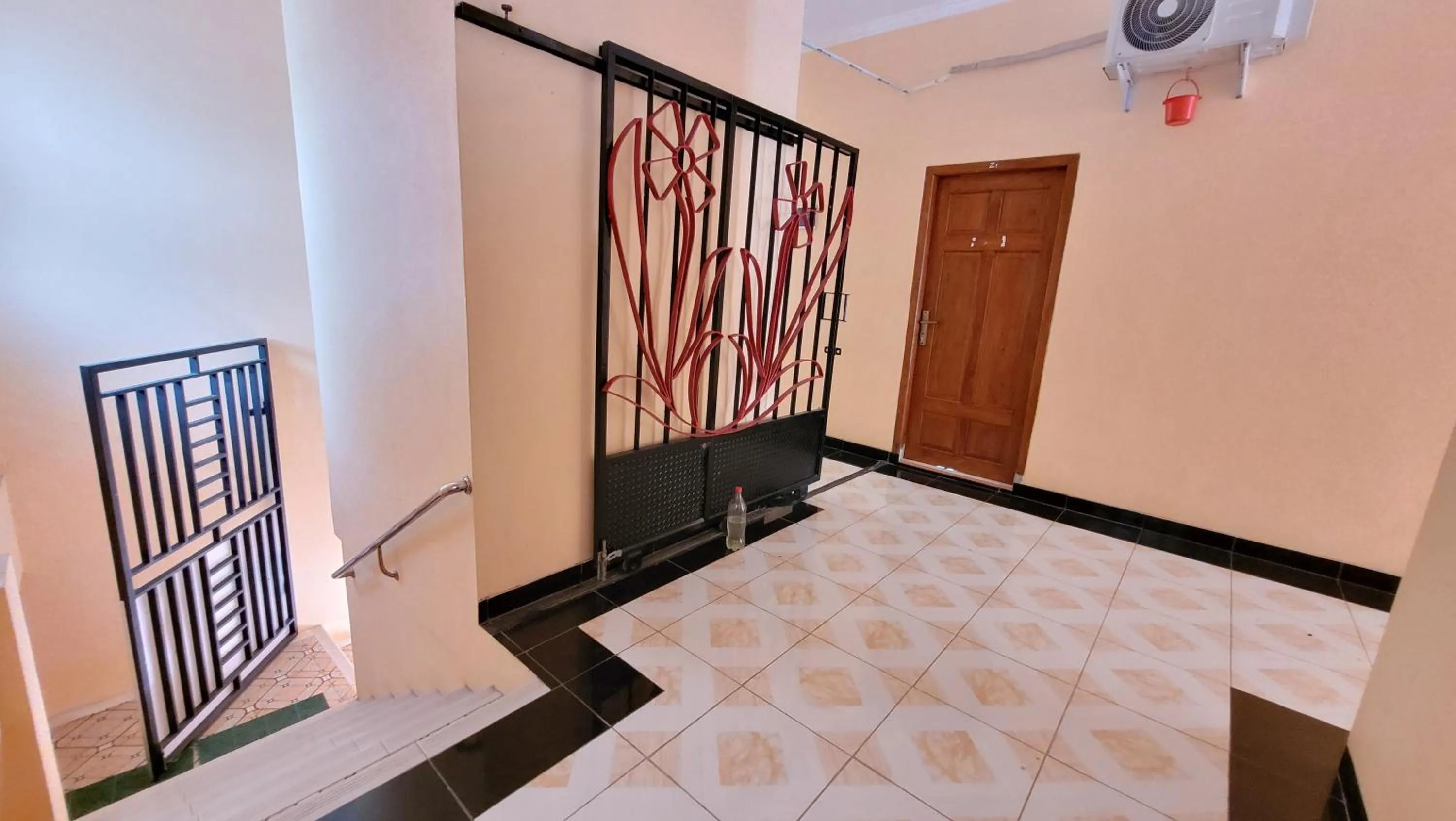 Property building, Bed in RedDoorz Syariah At Endrayanti Inn RSUD Yogyakarta