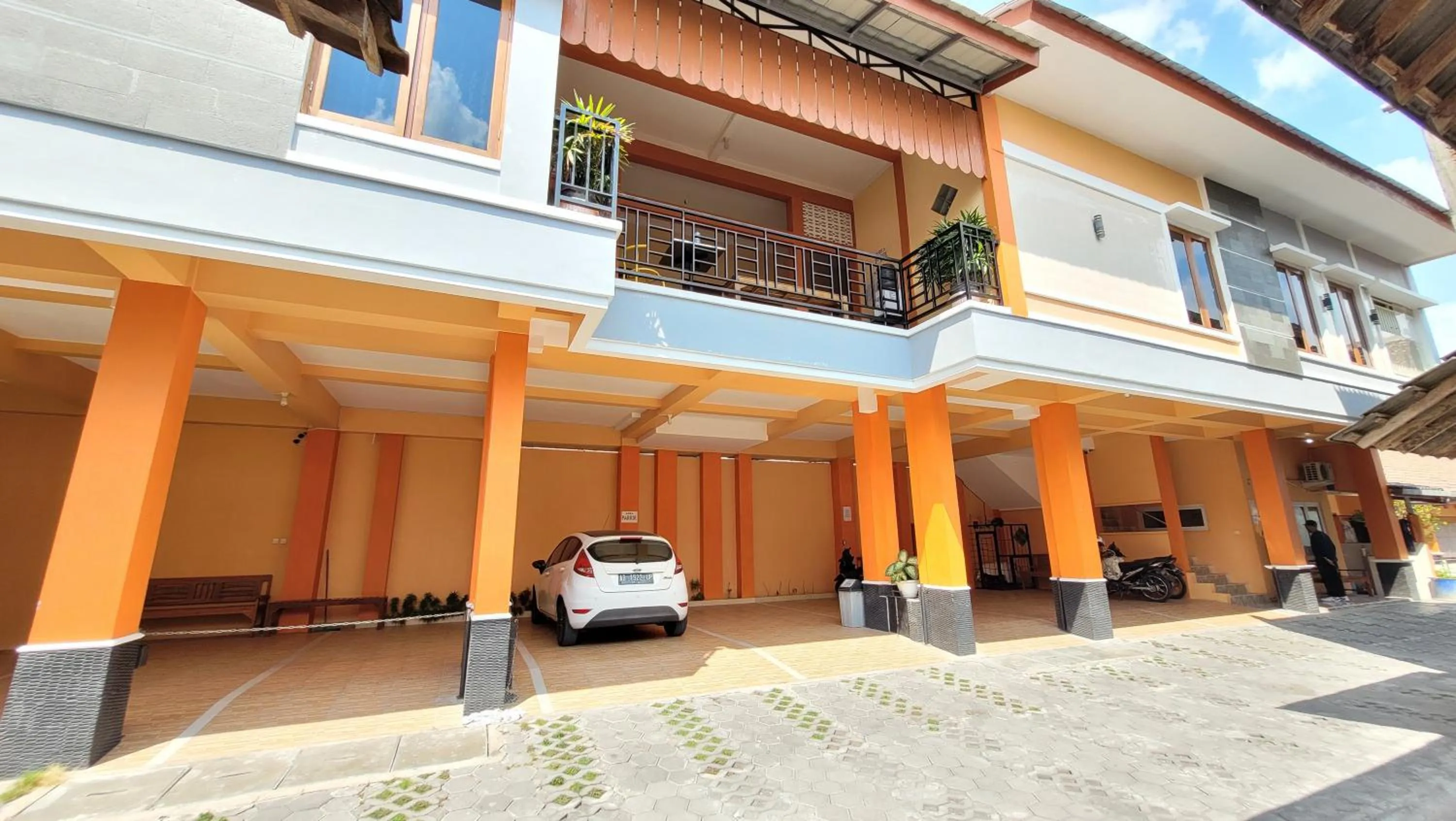 Property building in RedDoorz Syariah At Endrayanti Inn RSUD Yogyakarta