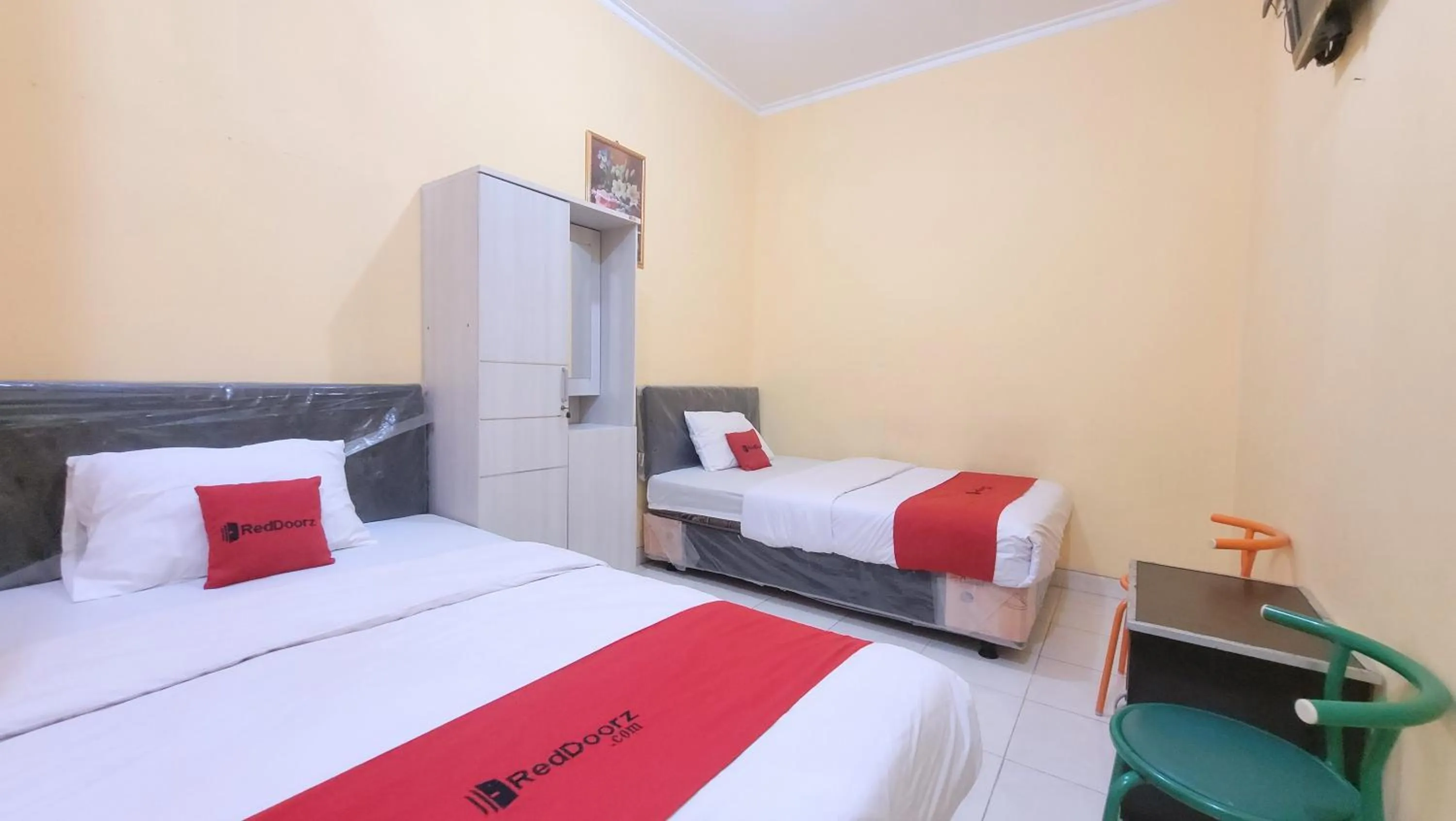 Bed in RedDoorz Syariah At Endrayanti Inn RSUD Yogyakarta