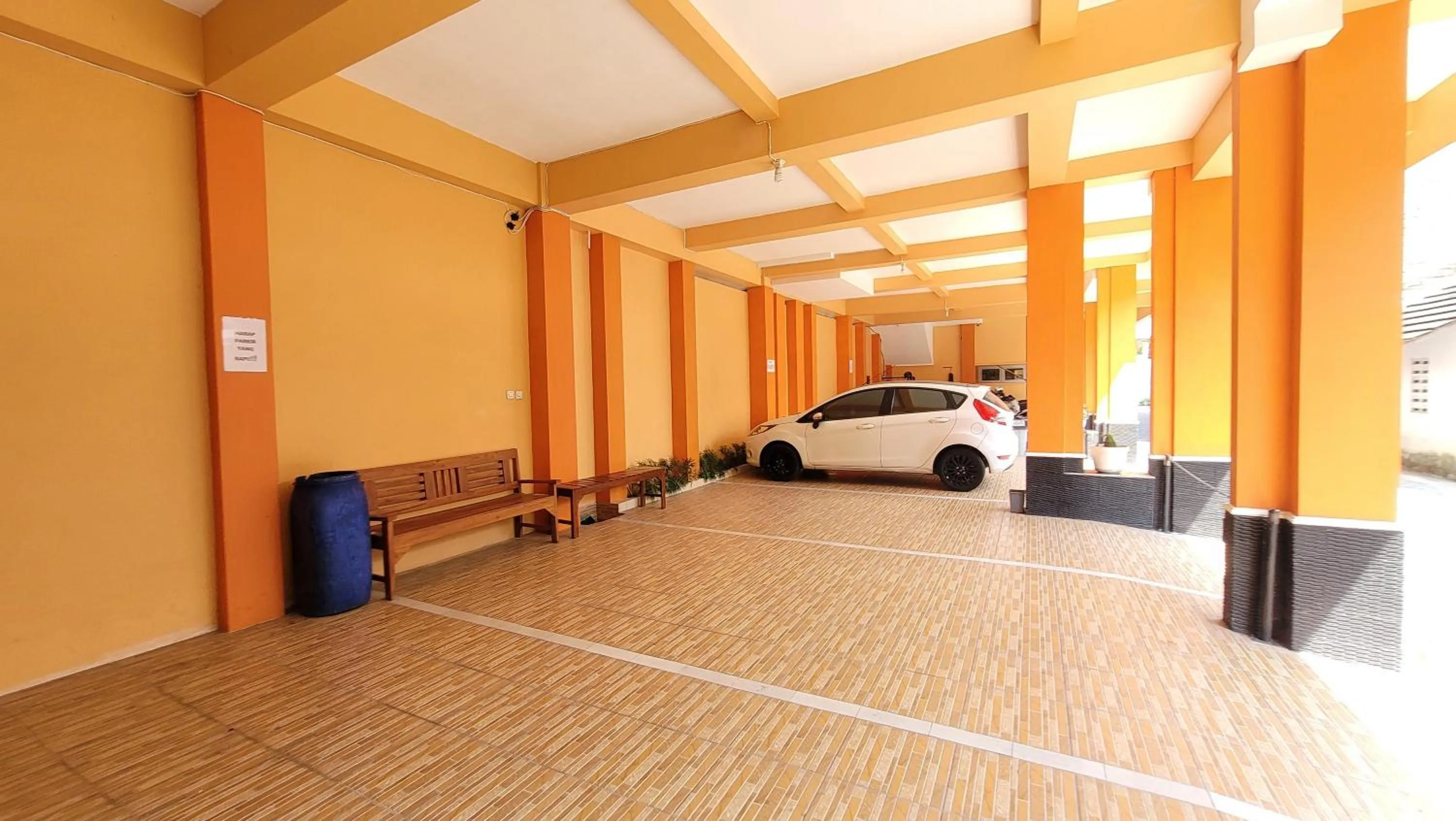 Parking in RedDoorz Syariah At Endrayanti Inn RSUD Yogyakarta