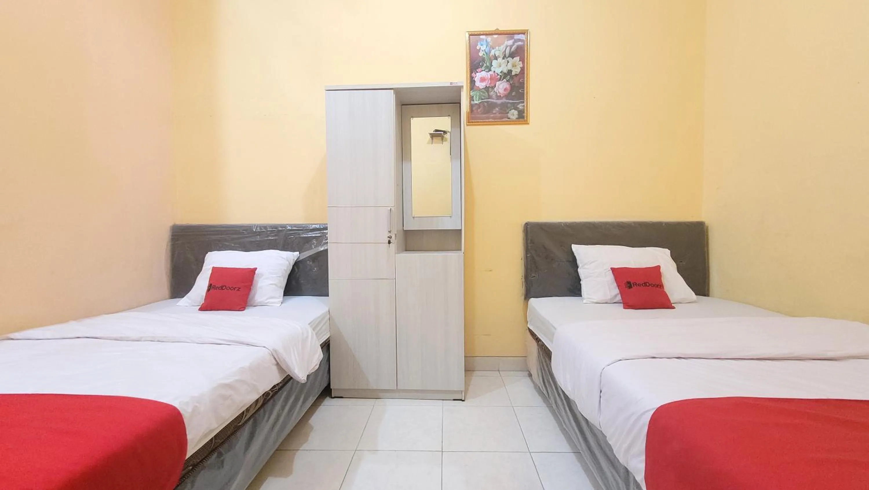 Bed in RedDoorz Syariah At Endrayanti Inn RSUD Yogyakarta