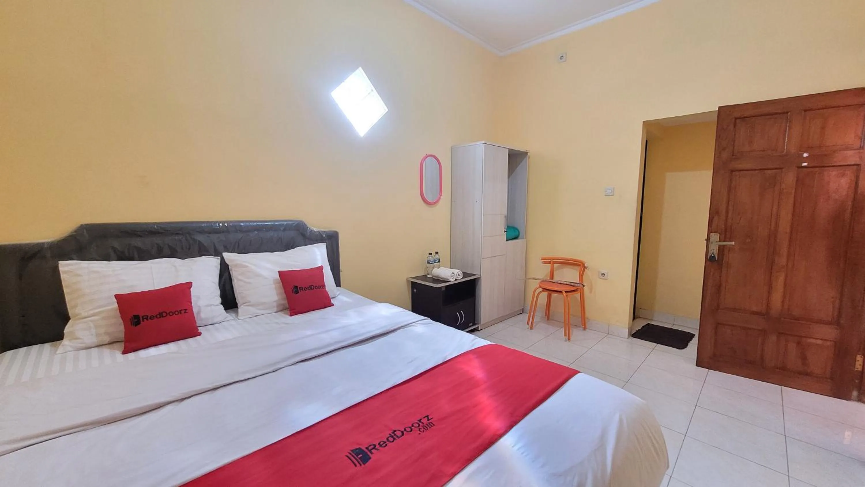 Bed in RedDoorz Syariah At Endrayanti Inn RSUD Yogyakarta