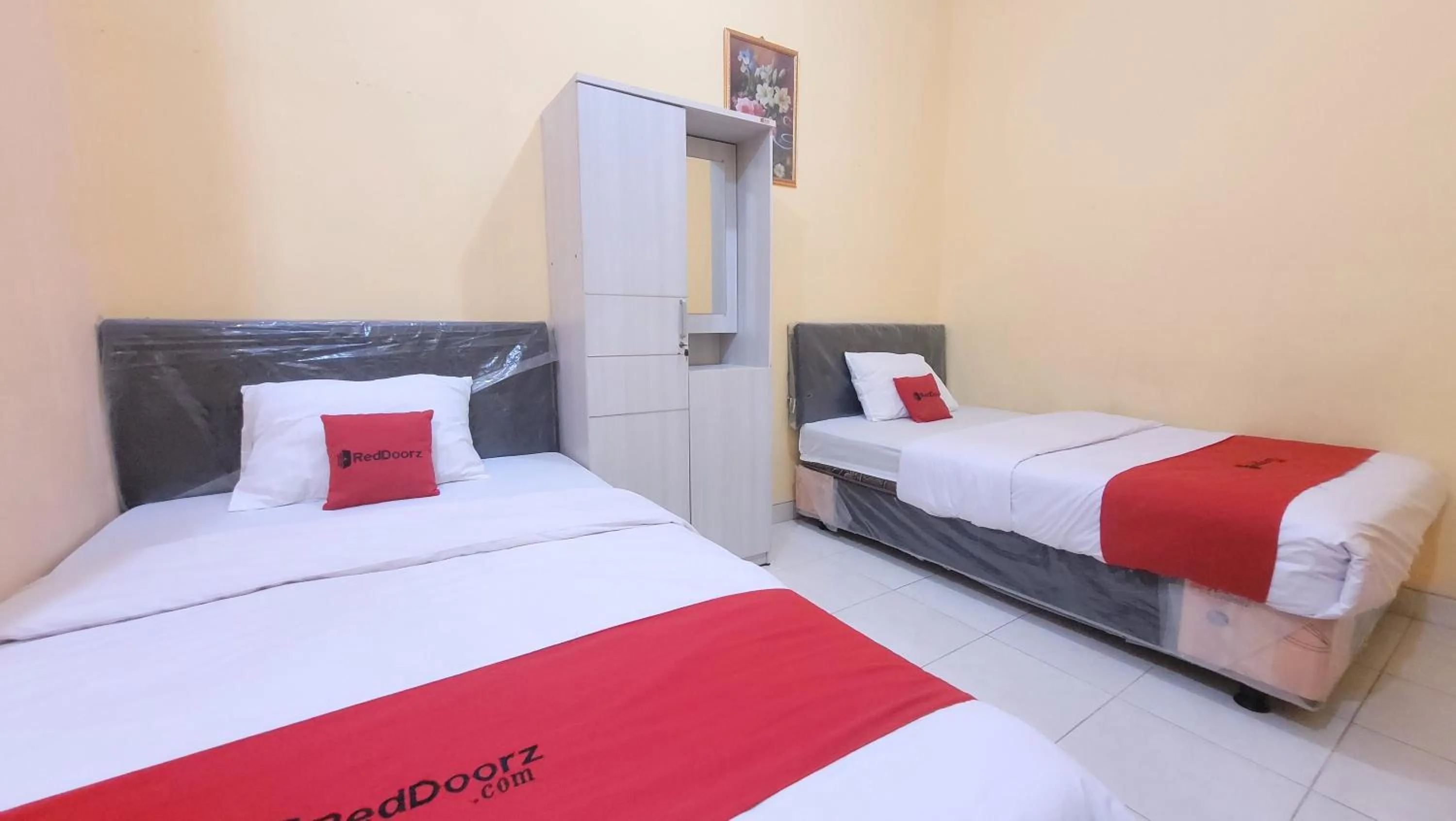 Bed in RedDoorz Syariah At Endrayanti Inn RSUD Yogyakarta