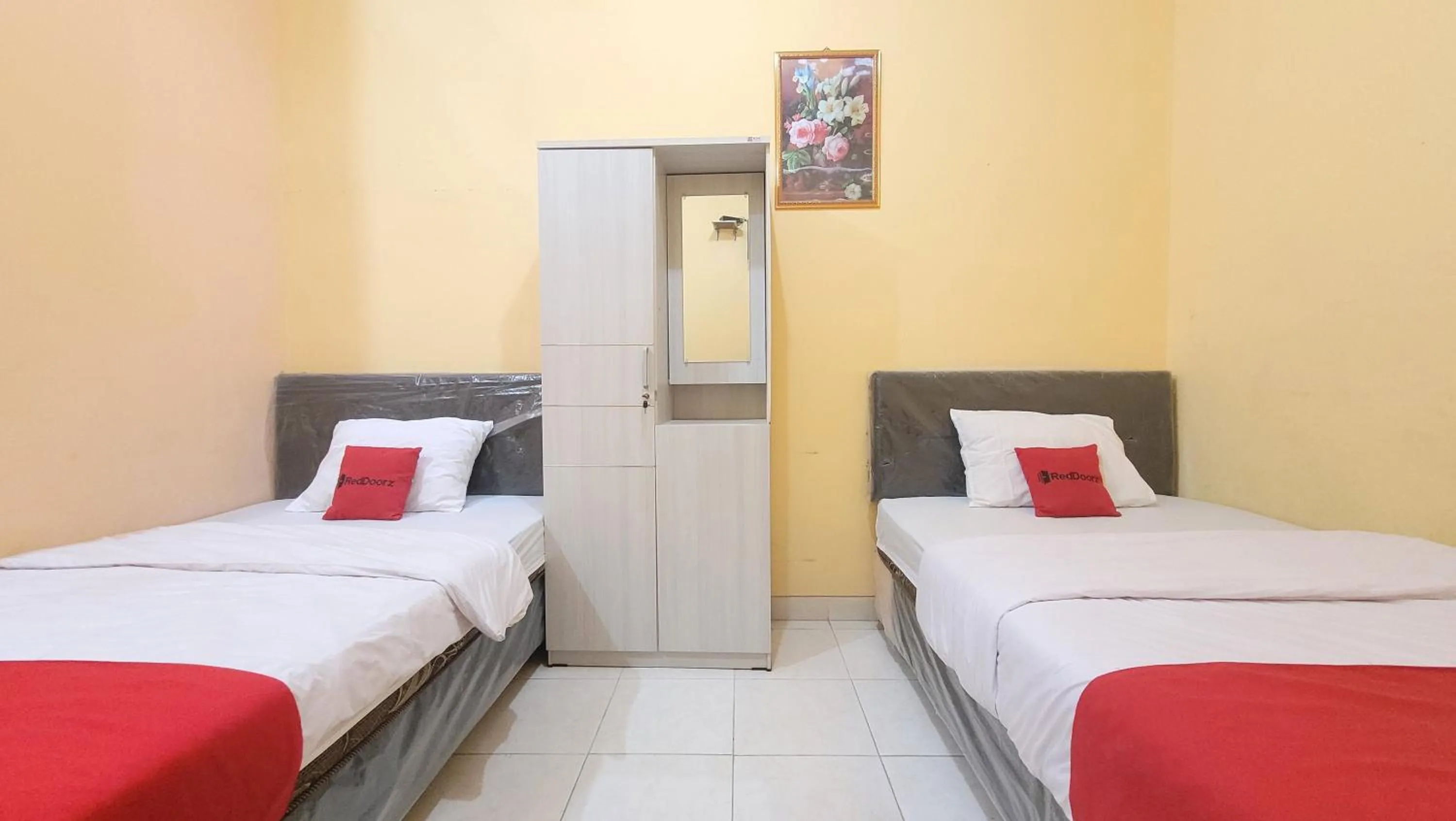 Bed in RedDoorz Syariah At Endrayanti Inn RSUD Yogyakarta