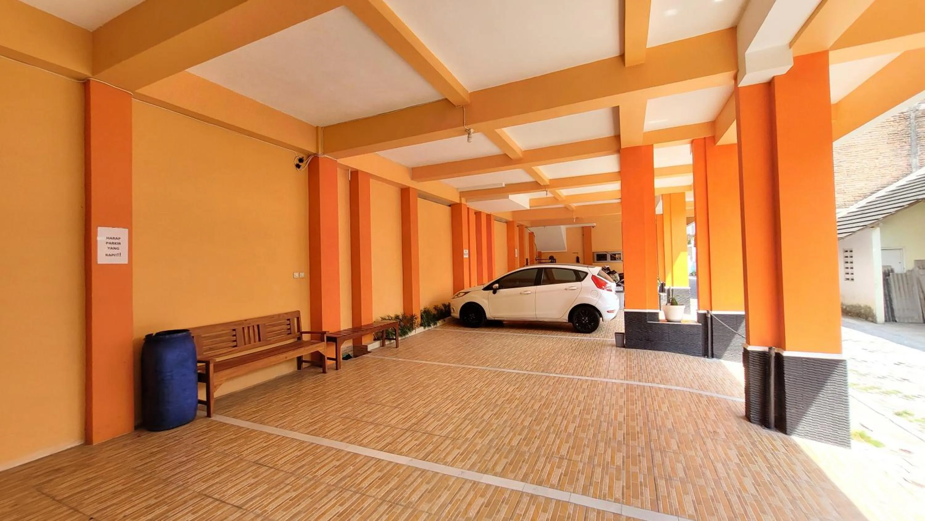 Parking in RedDoorz Syariah At Endrayanti Inn RSUD Yogyakarta