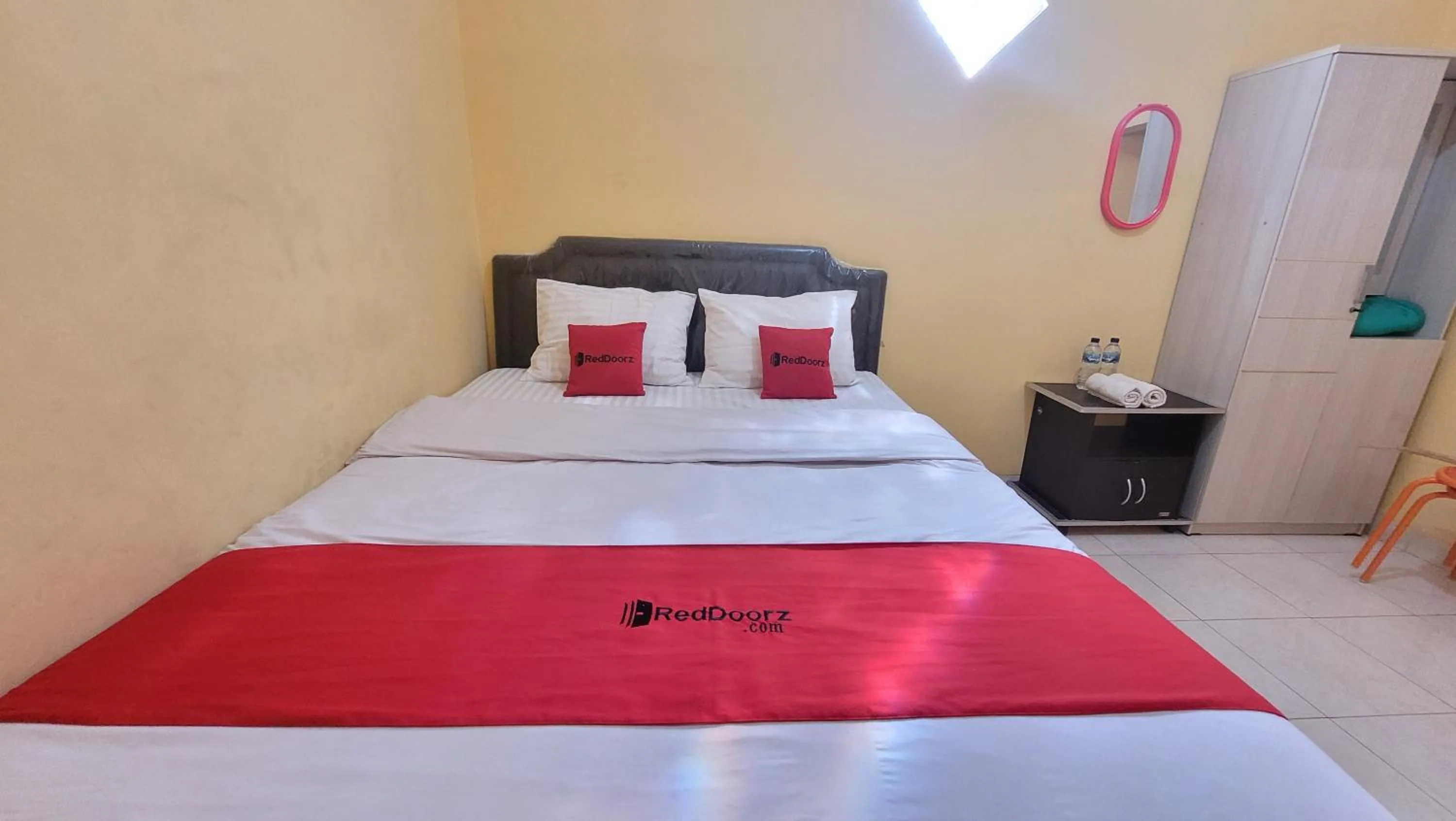 Bed in RedDoorz Syariah At Endrayanti Inn RSUD Yogyakarta