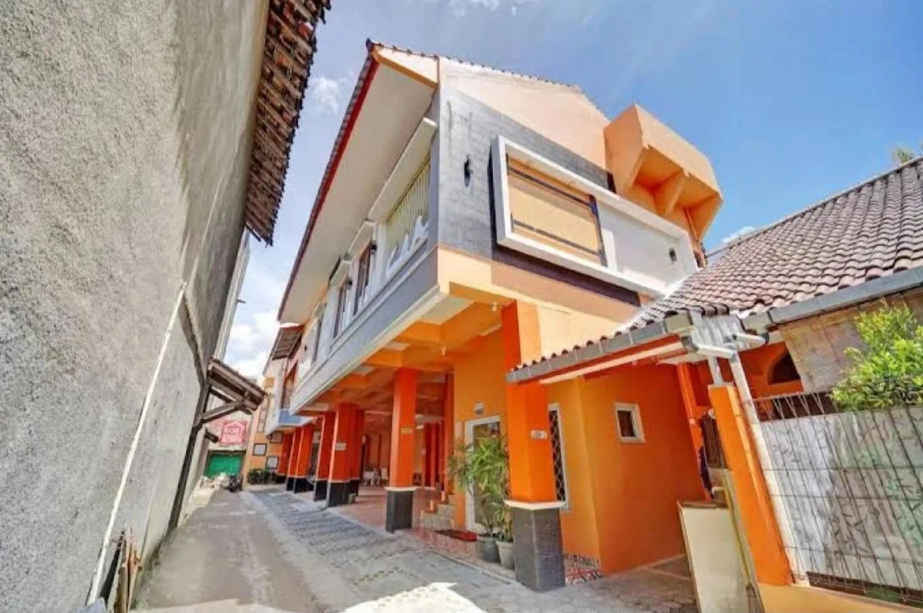 Property building in RedDoorz Syariah At Endrayanti Inn RSUD Yogyakarta