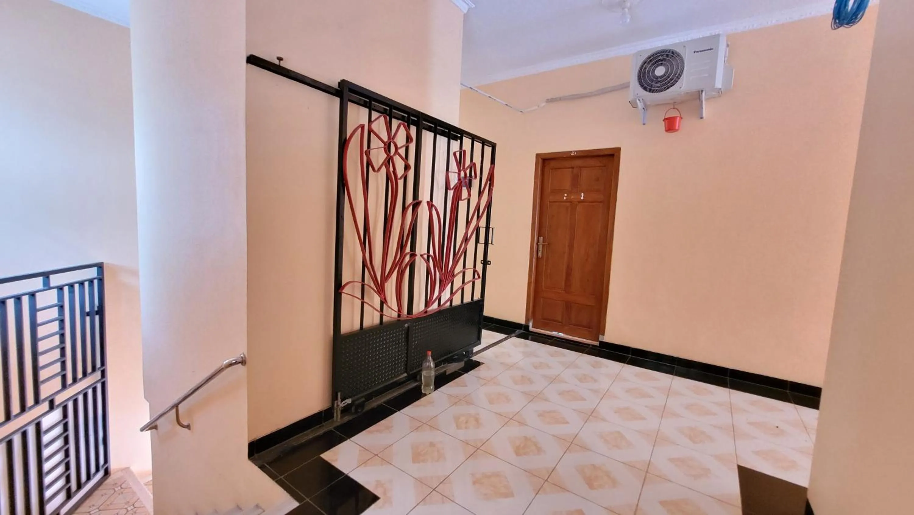 Property building, Bed in RedDoorz Syariah At Endrayanti Inn RSUD Yogyakarta