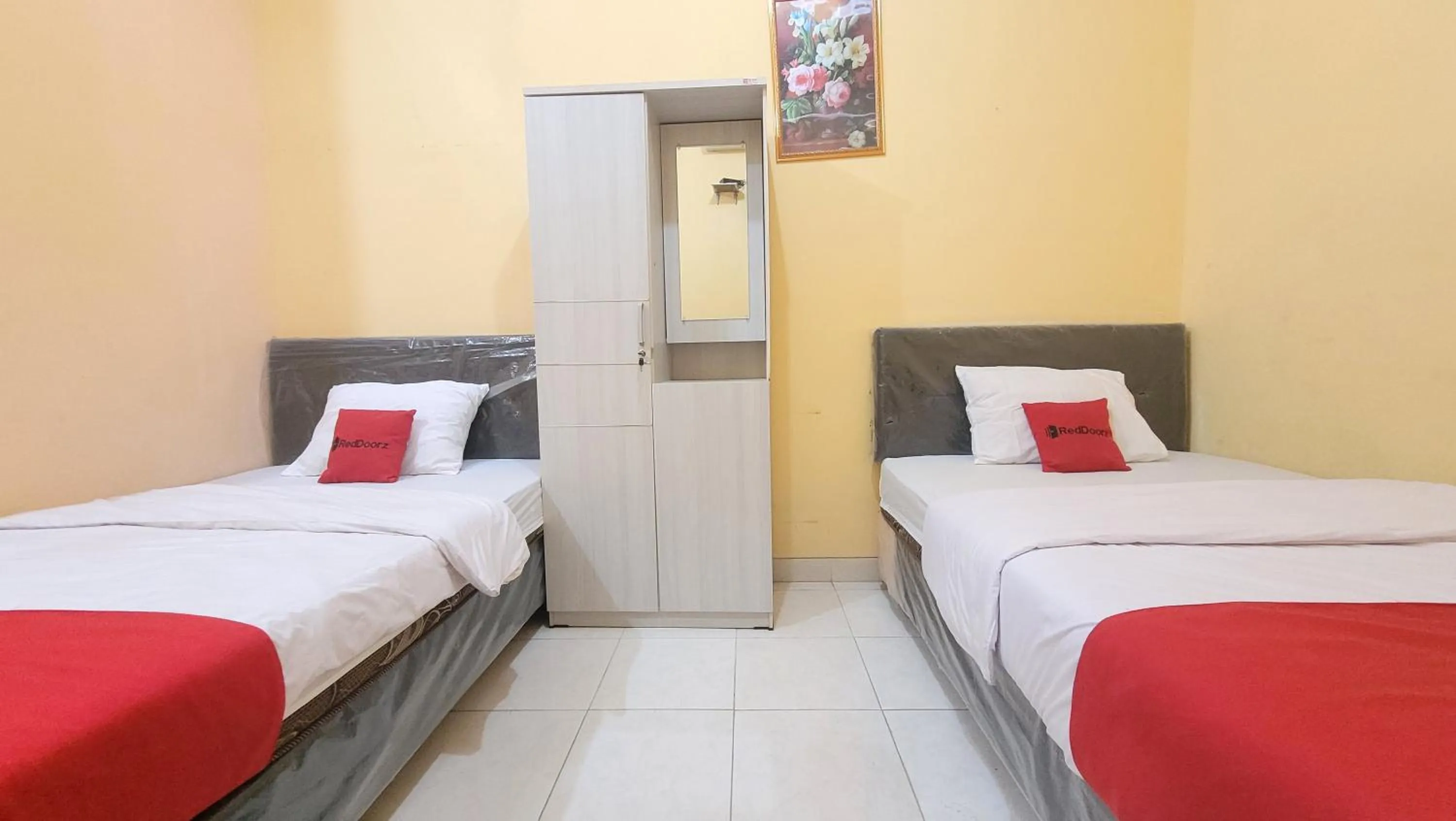 Bed in RedDoorz Syariah At Endrayanti Inn RSUD Yogyakarta