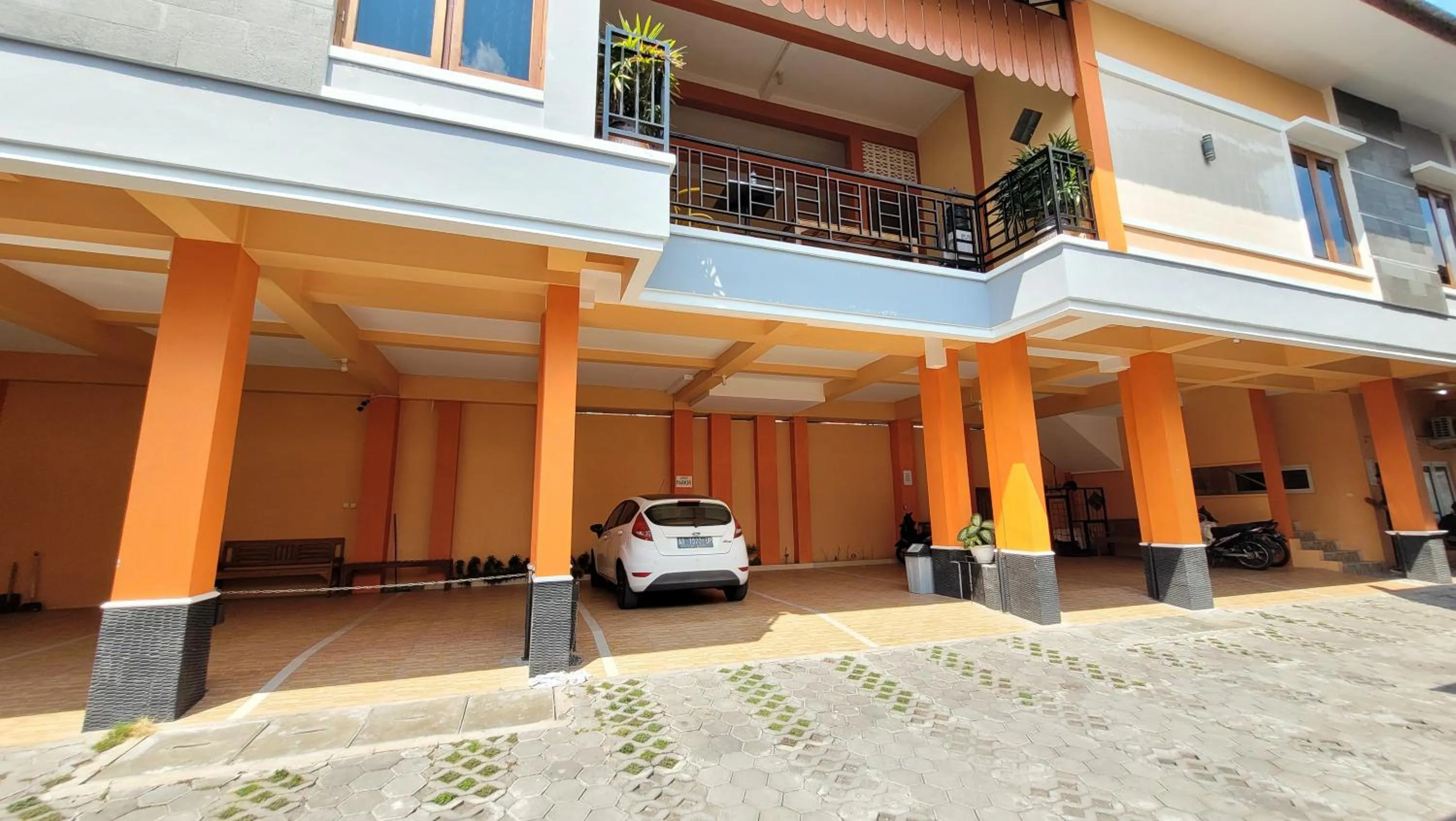 Property building in RedDoorz Syariah At Endrayanti Inn RSUD Yogyakarta