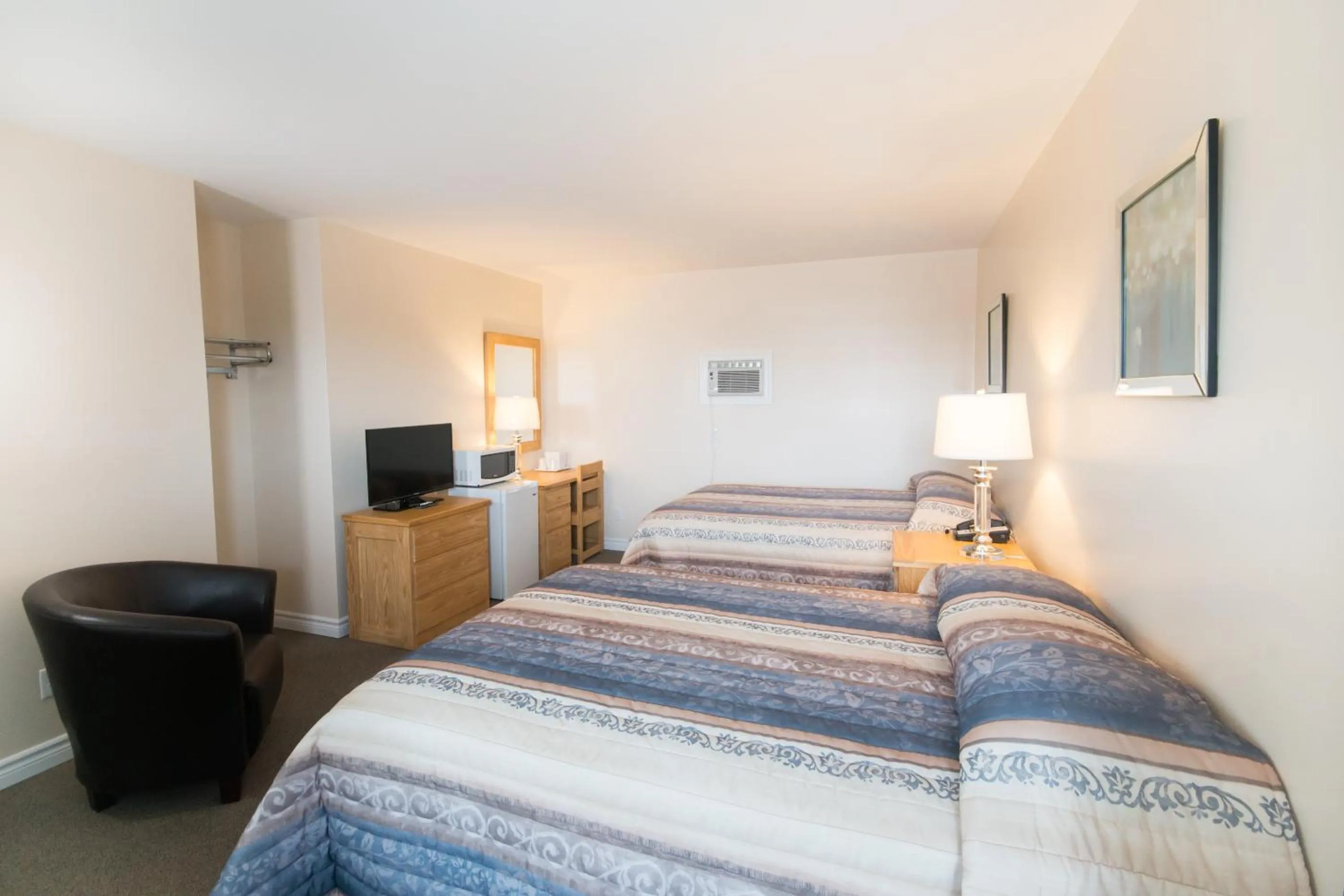 Bedroom, Bed in Trapper's Choice Inn & Restaurant