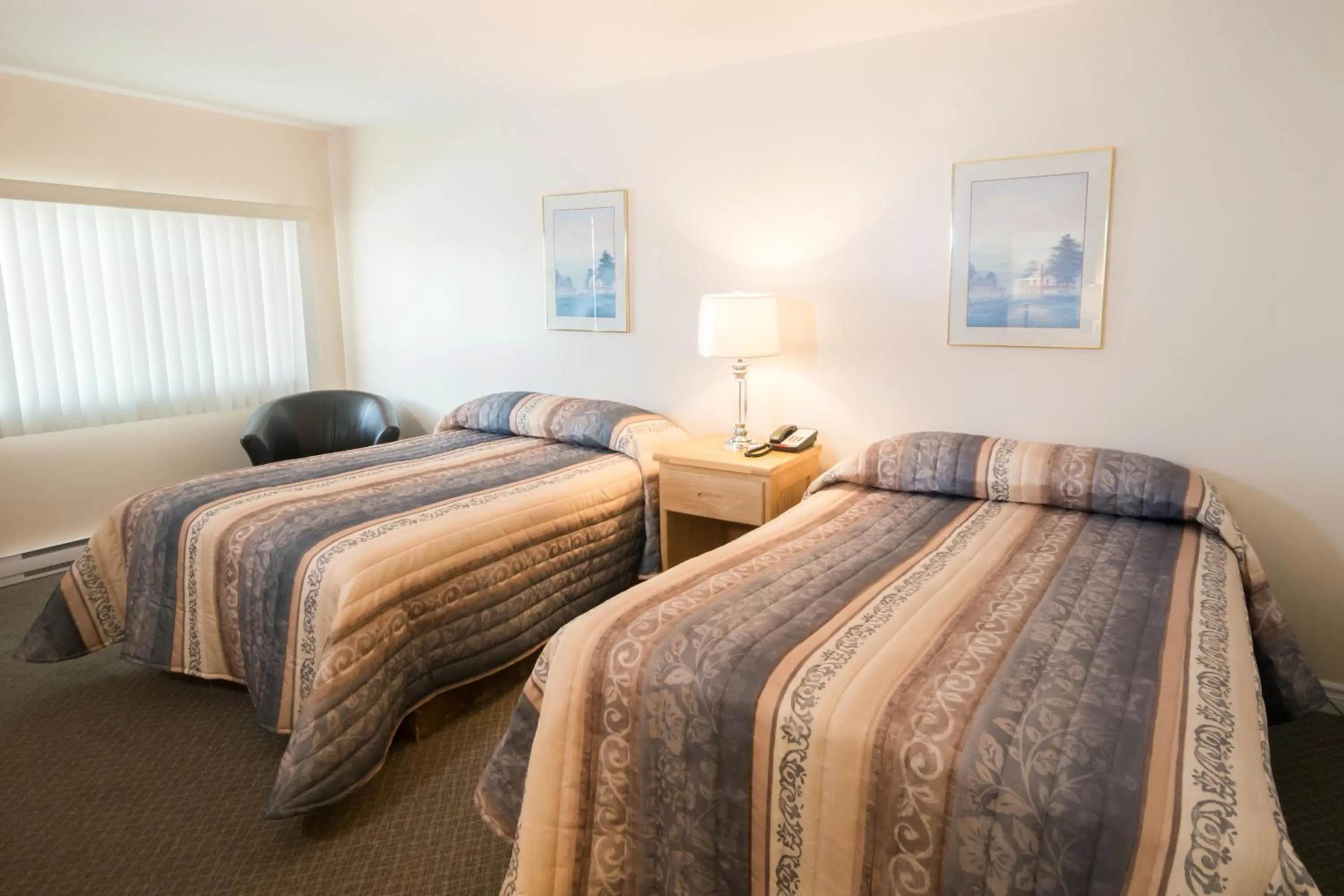 Bedroom, Bed in Trapper's Choice Inn & Restaurant