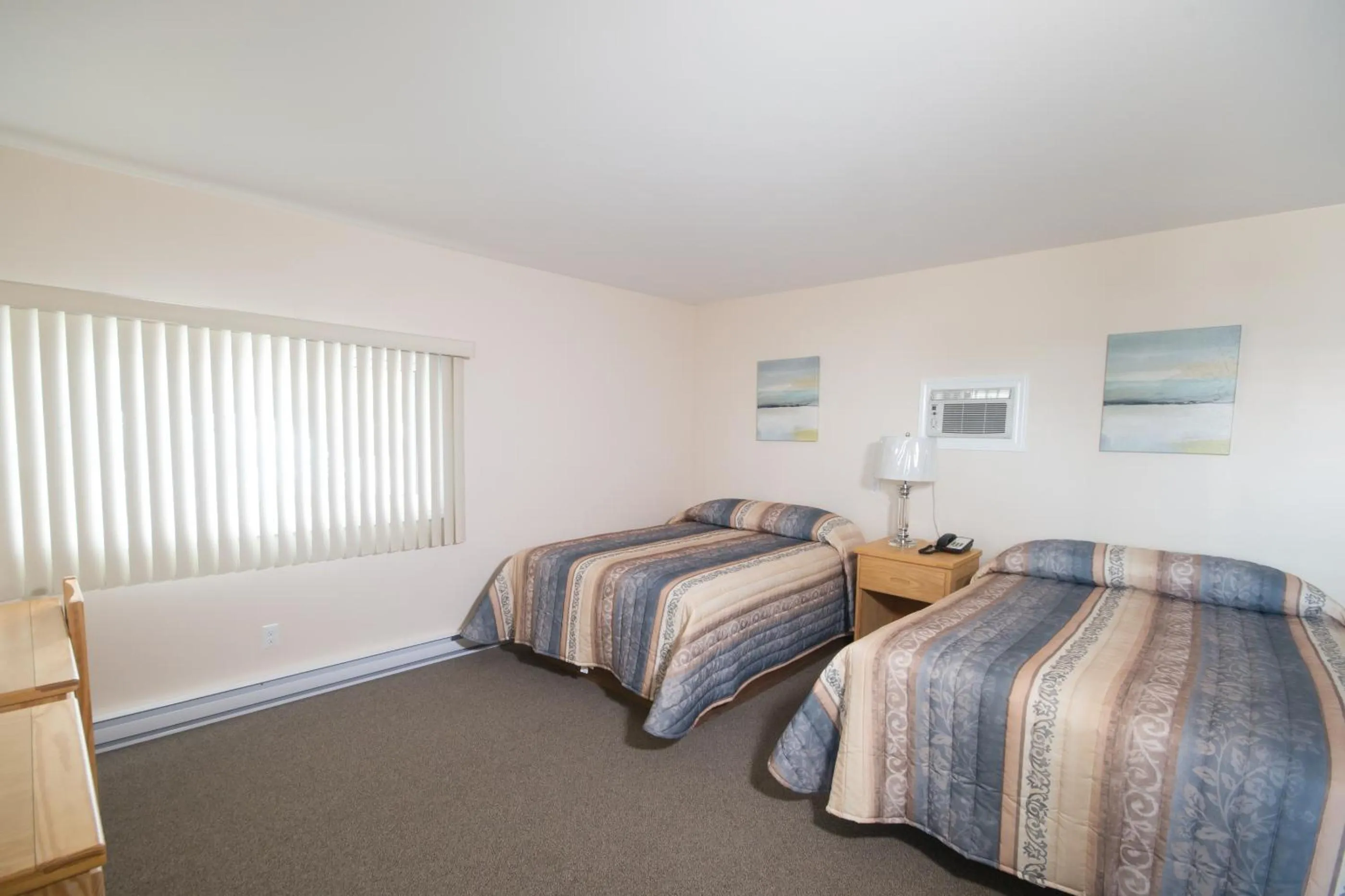 Bed in Trapper's Choice Inn & Restaurant