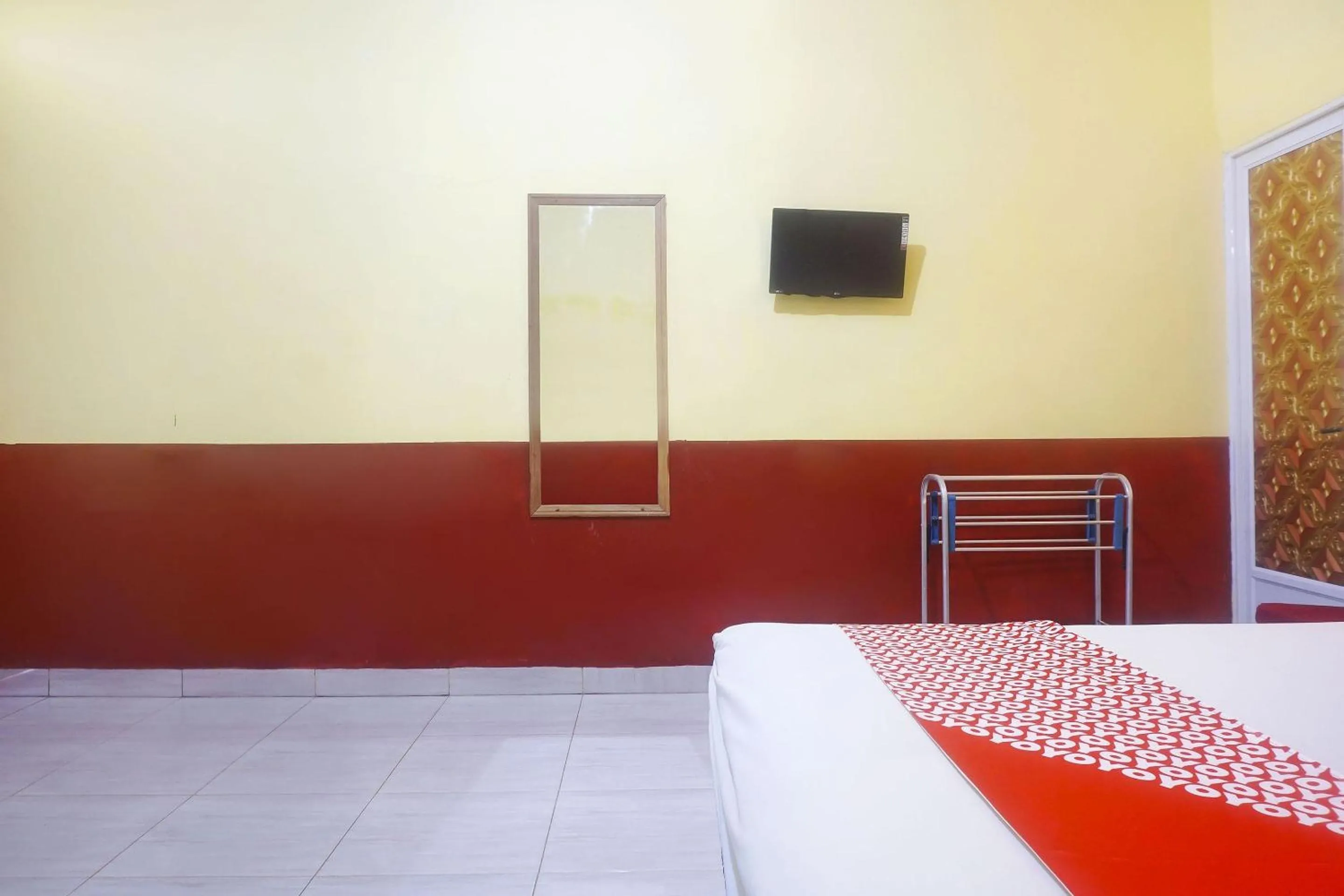 Bedroom, Bed in Hotel O Sari Jeneponto