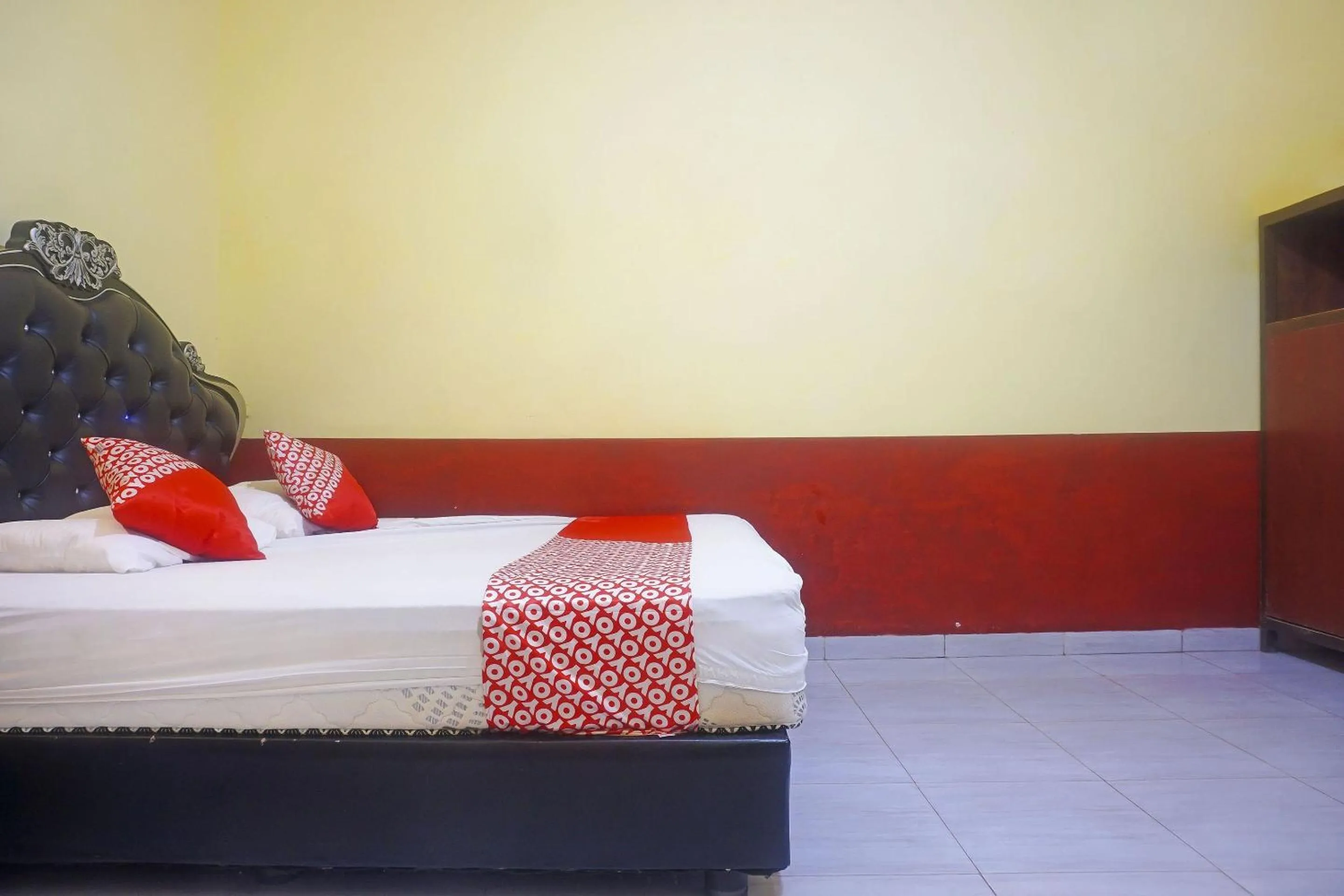 Bedroom, Bed in Hotel O Sari Jeneponto