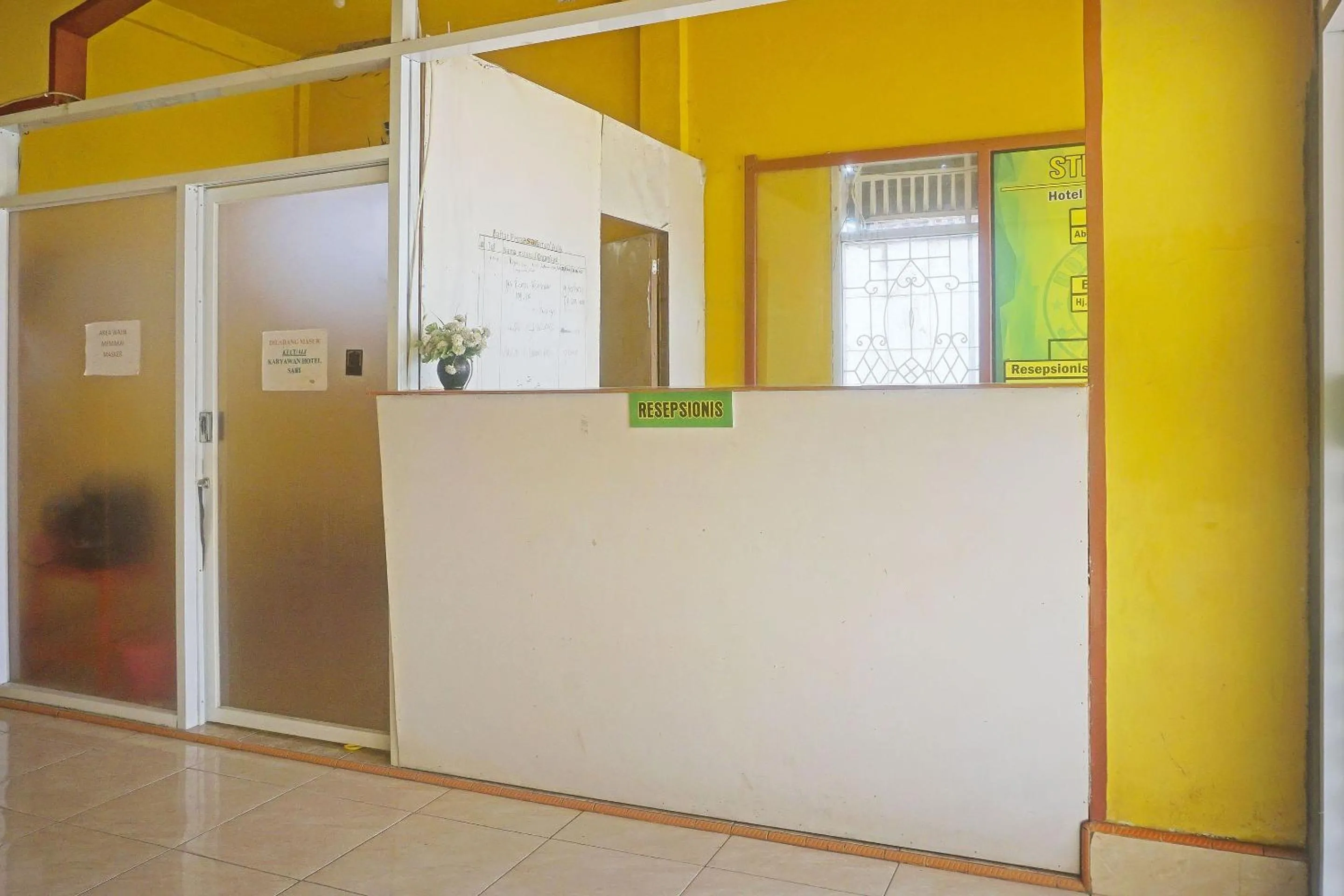 Lobby or reception in Hotel O Sari Jeneponto