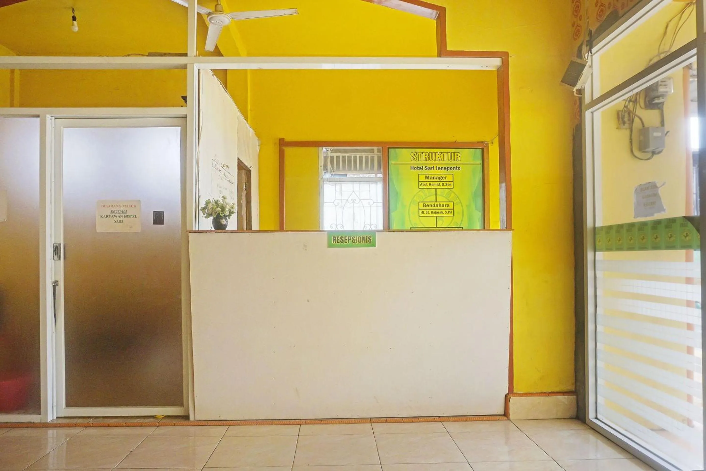 Lobby or reception in Hotel O Sari Jeneponto