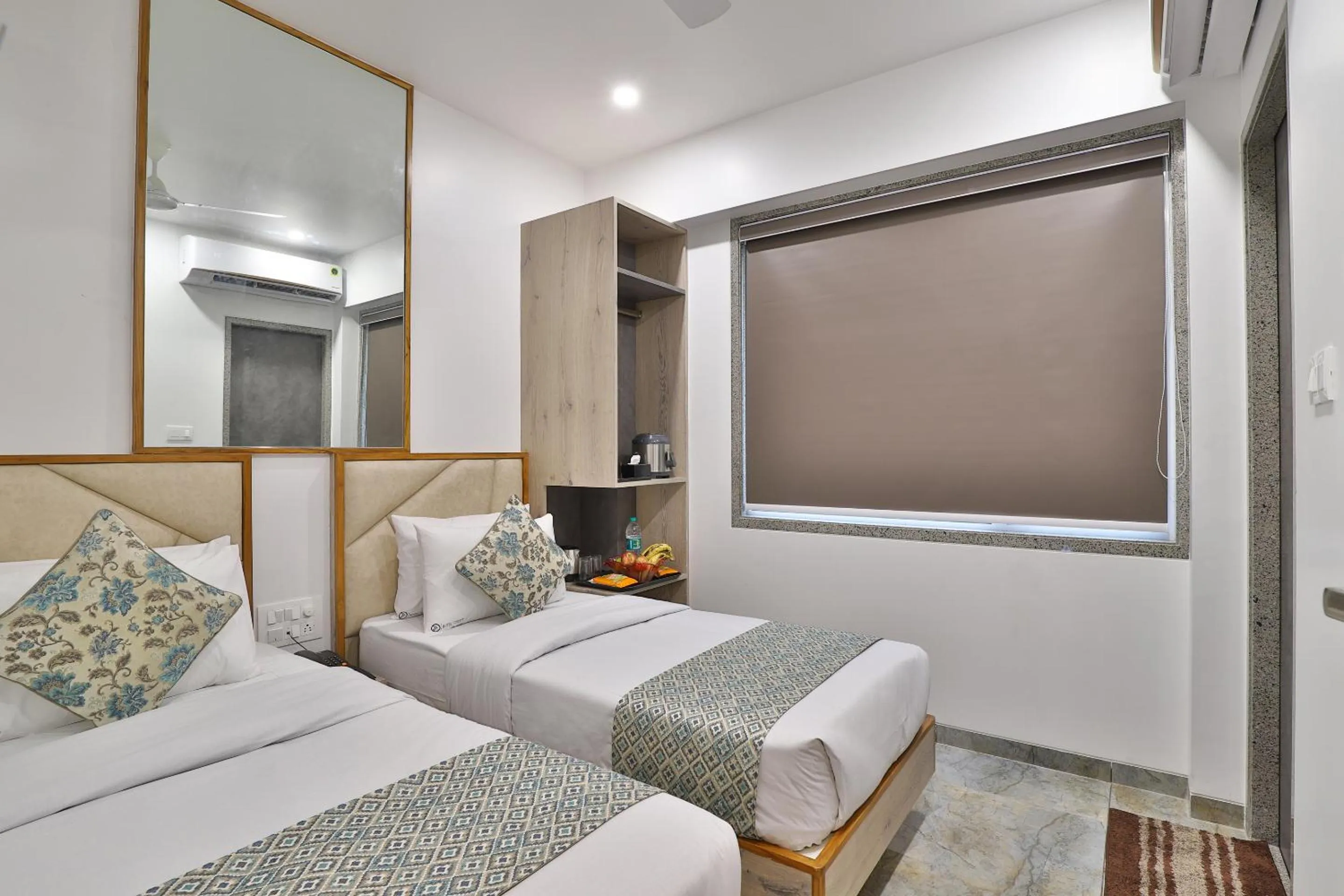 Bedroom, Bed in 7 Orbit Hotel, Surat