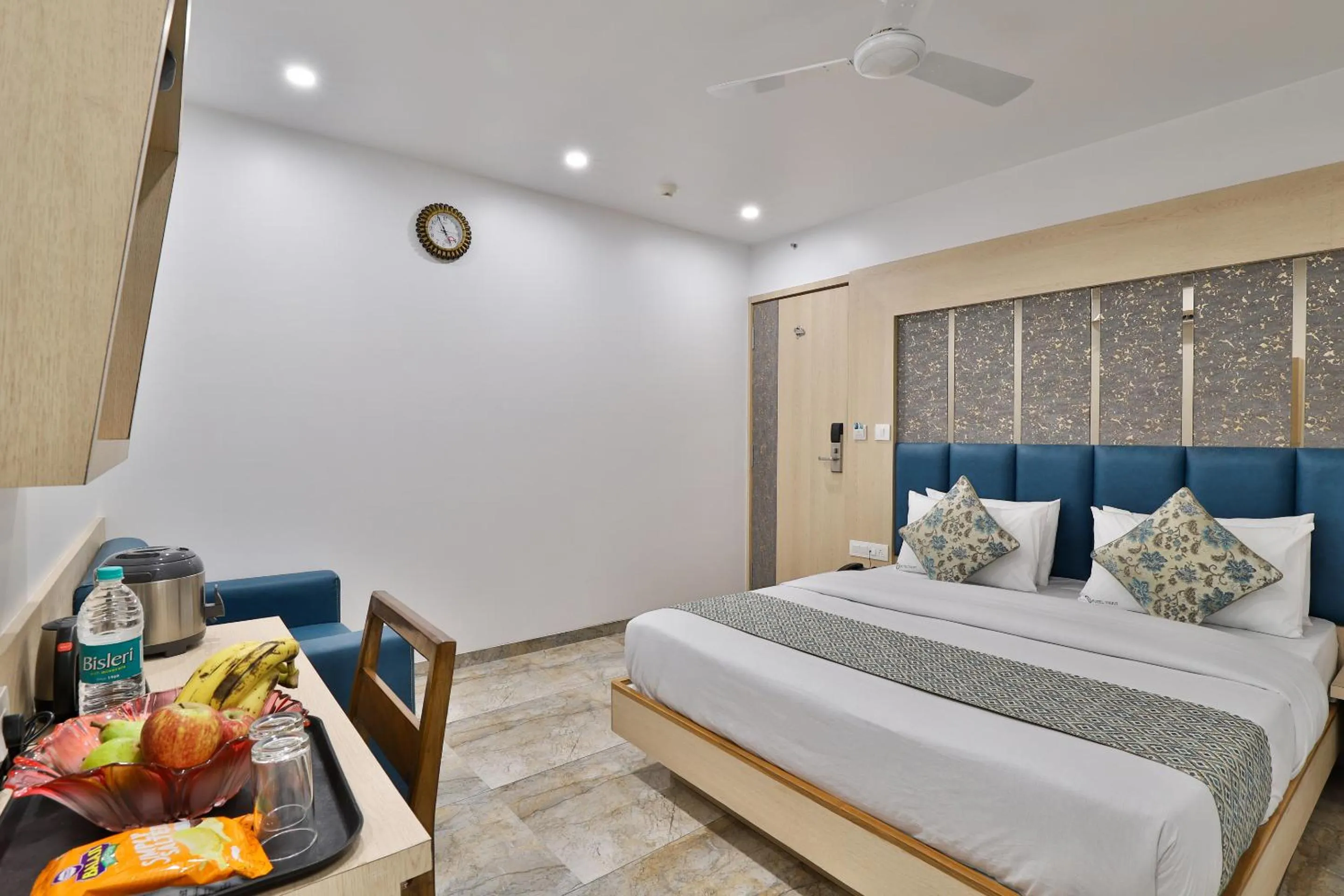 Bedroom, Bed in 7 Orbit Hotel, Surat