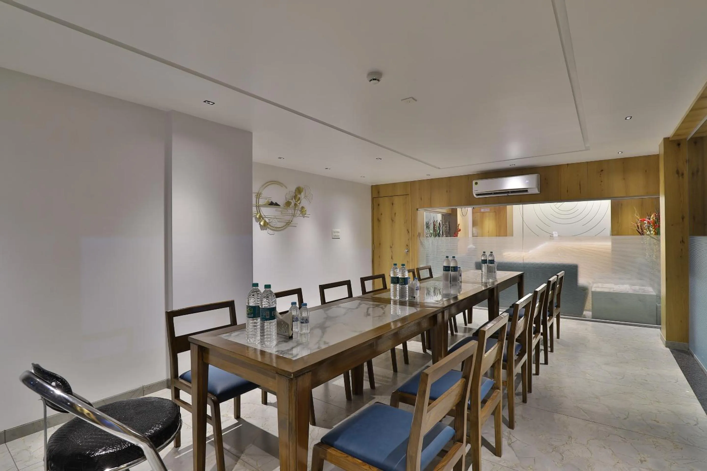 Restaurant/places to eat in 7 Orbit Hotel, Surat