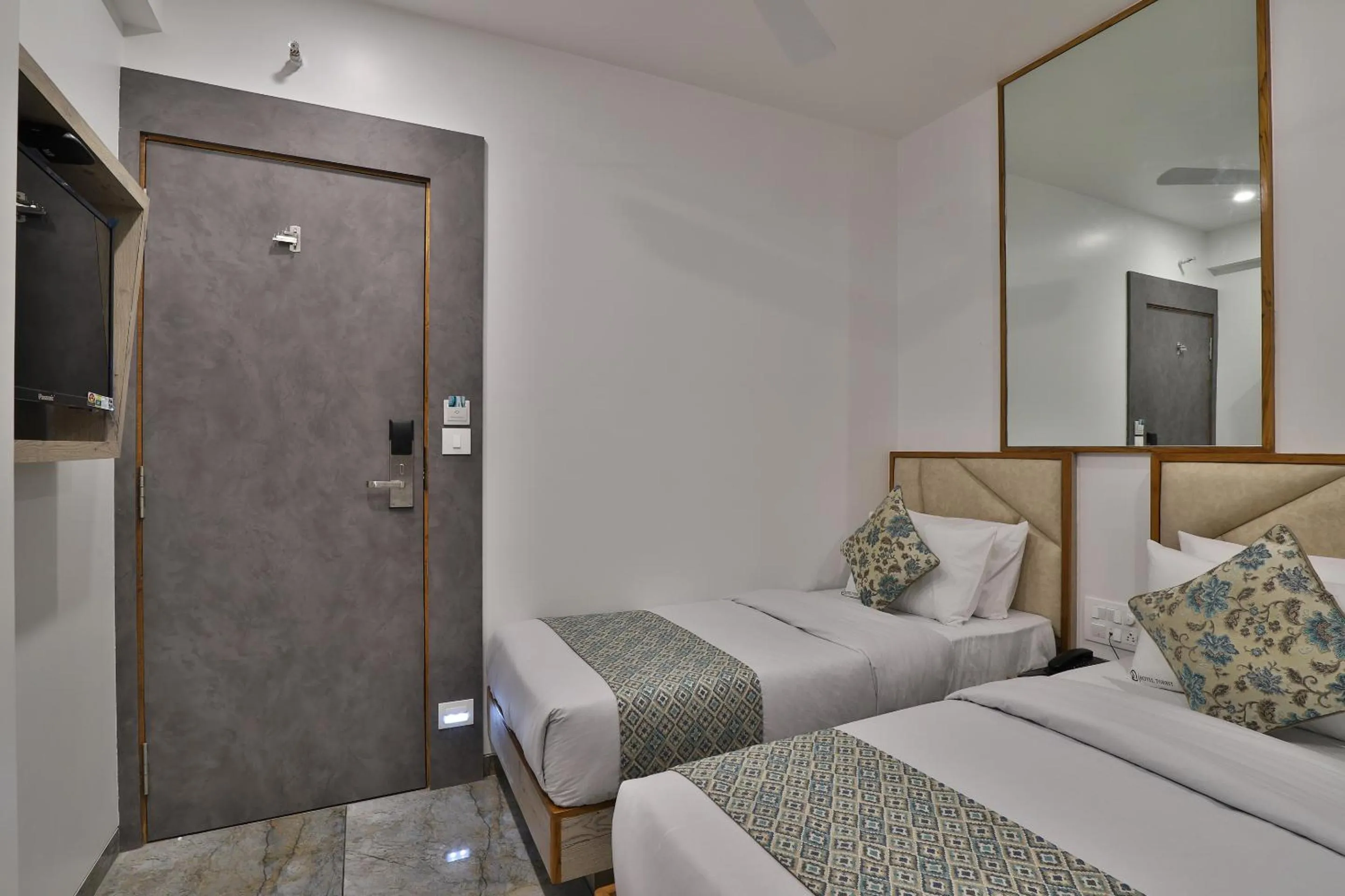 Photo of the whole room, Bed in 7 Orbit Hotel, Surat