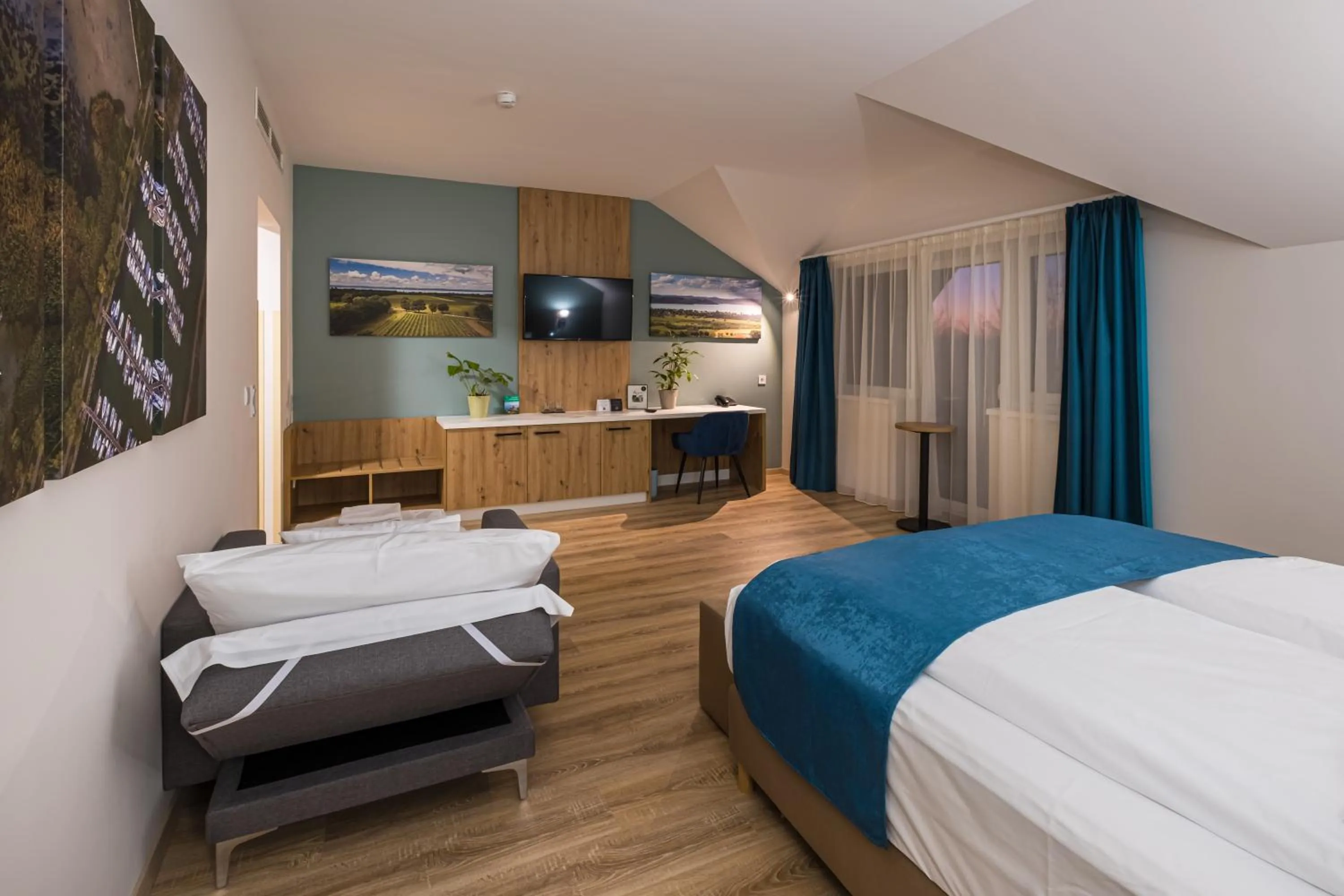 Family, Bed in Kistücsök Food & Room