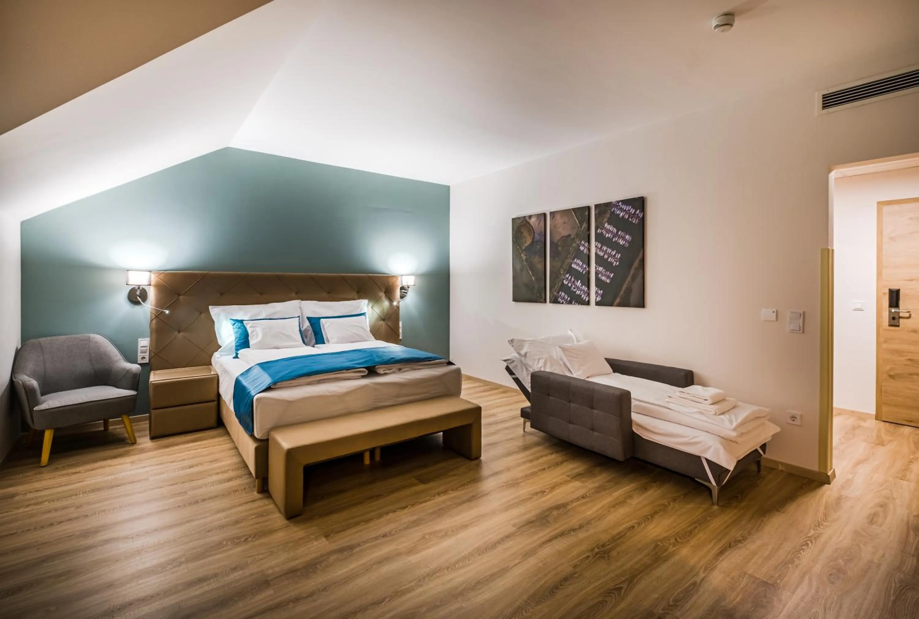 Photo of the whole room, Bed in Kistücsök Food & Room