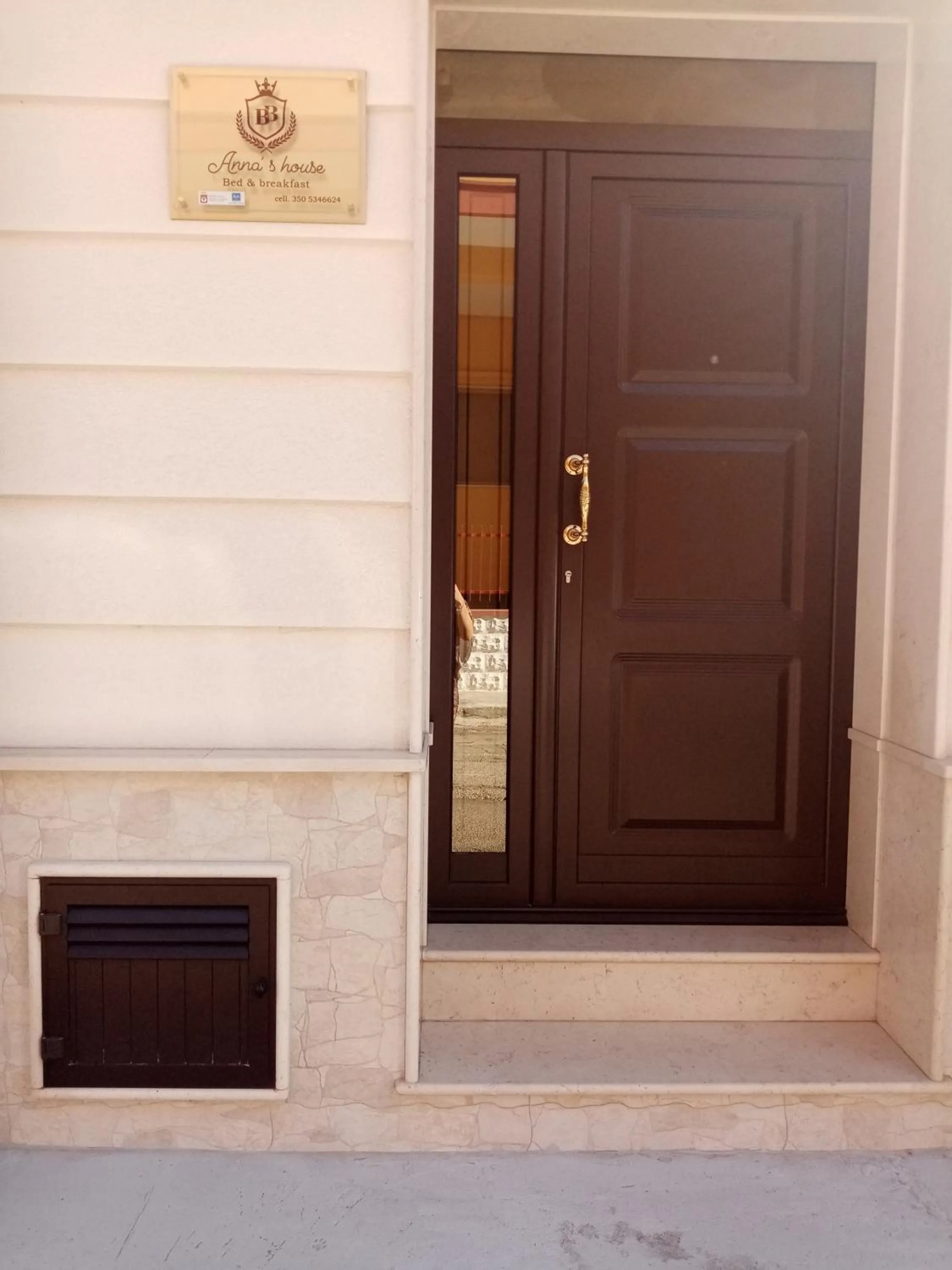 Facade/entrance in Anna's House