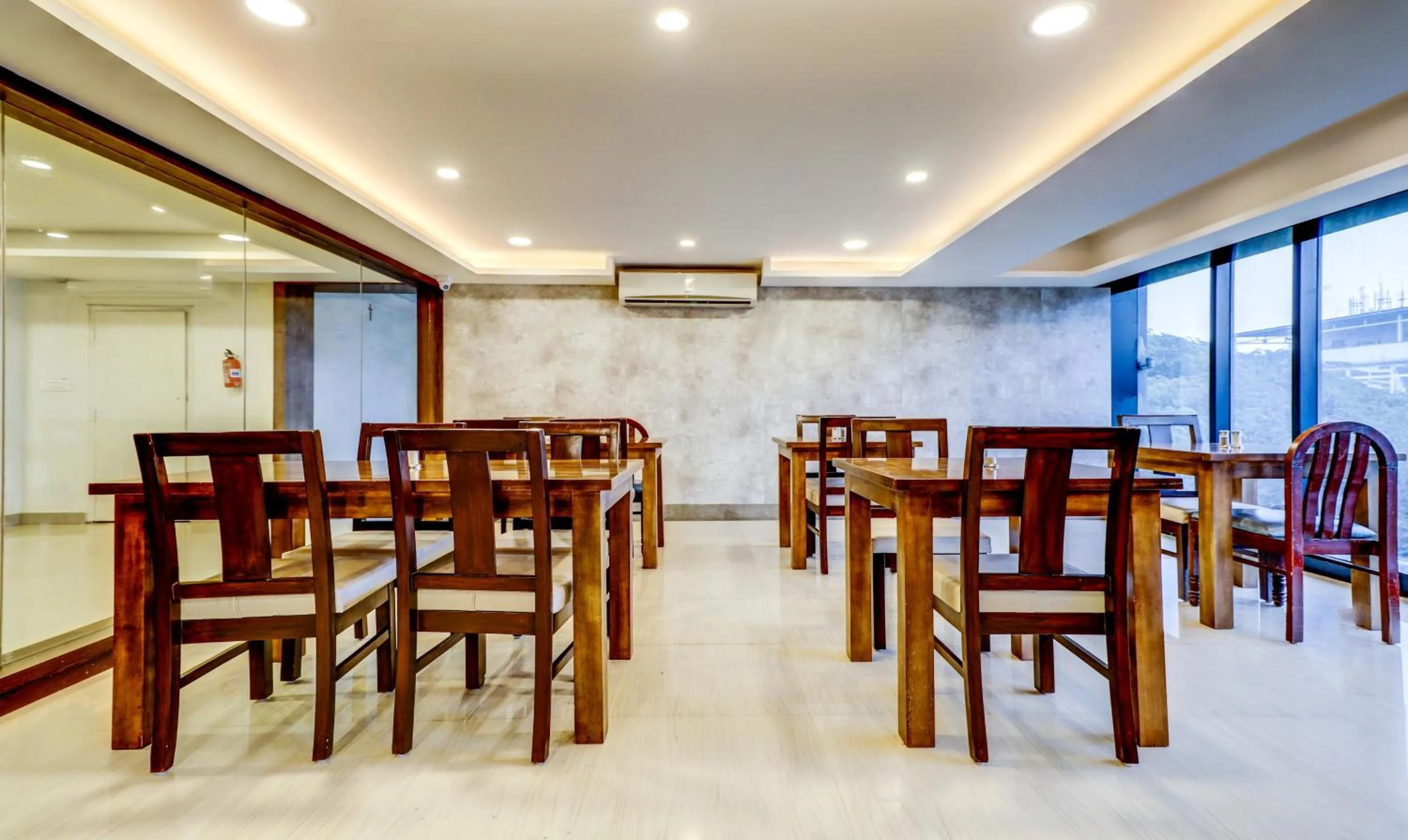 Dining area in Treebo Paul's Inn