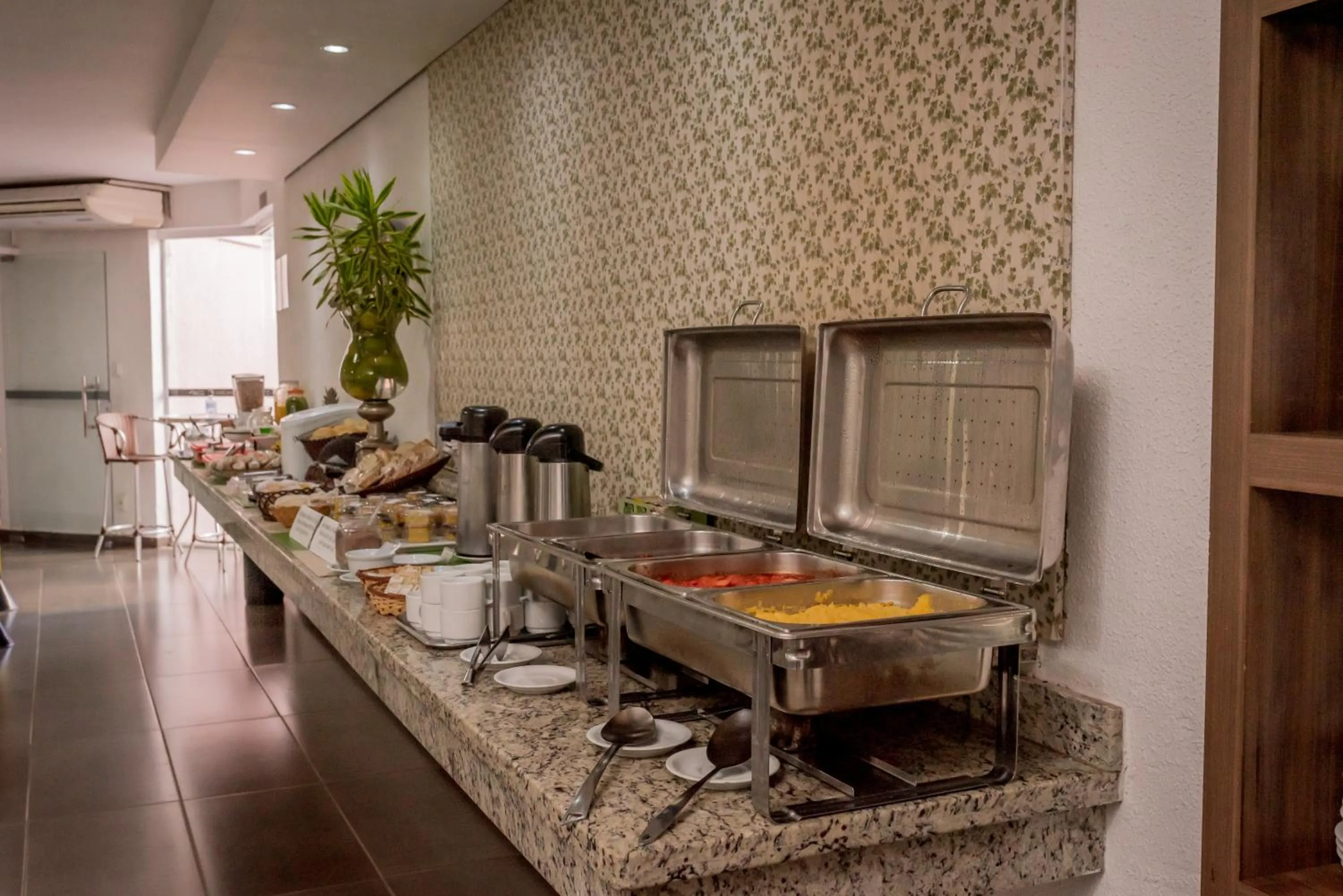 Restaurant/places to eat in Fenix Hotel Araxá