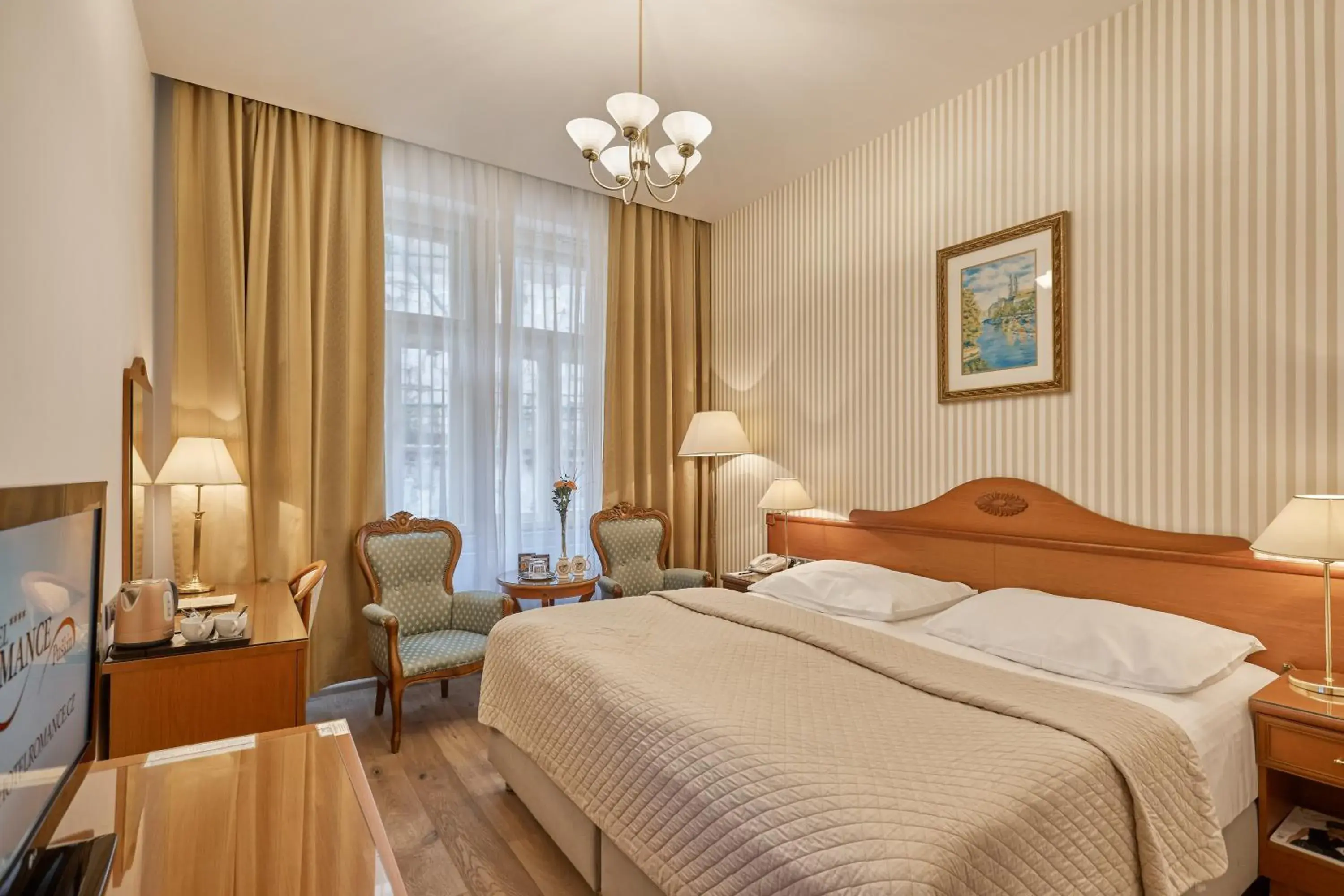 Standard Double Room with Air Conditioning in Hotel Romance Standard Double Room with Air Conditioning in Hotel Romance