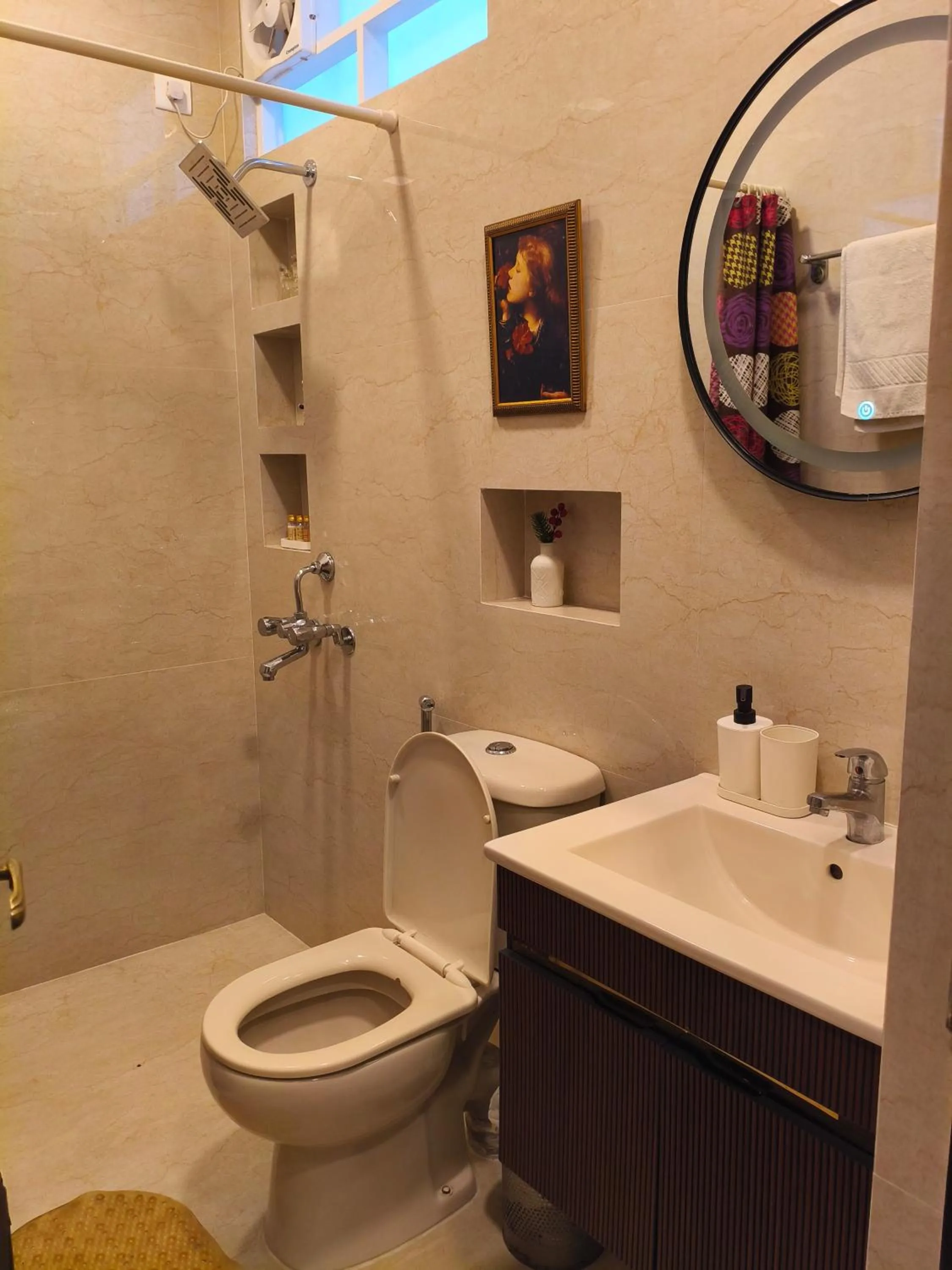 Shower in Vandana's Bed and breakfast