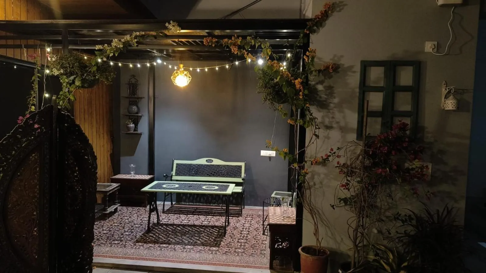 Patio in Vandana's Bed and breakfast