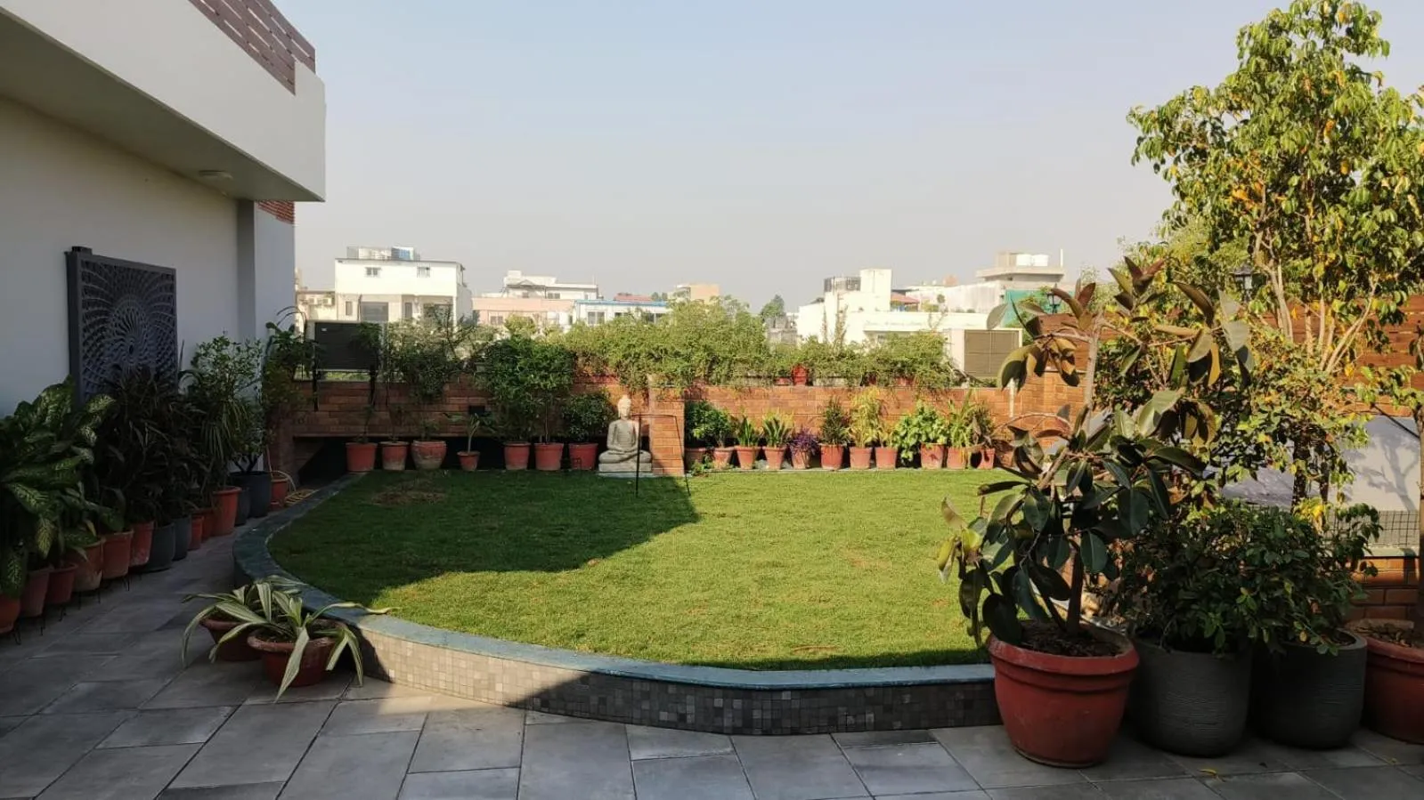 Garden view in Vandana's Bed and breakfast