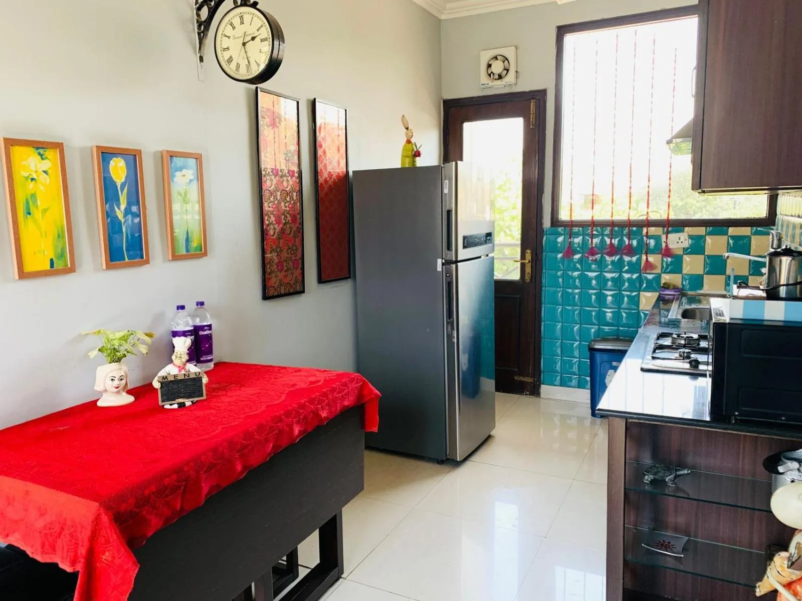 Kitchen or kitchenette, Bed in Vandana's Bed and breakfast