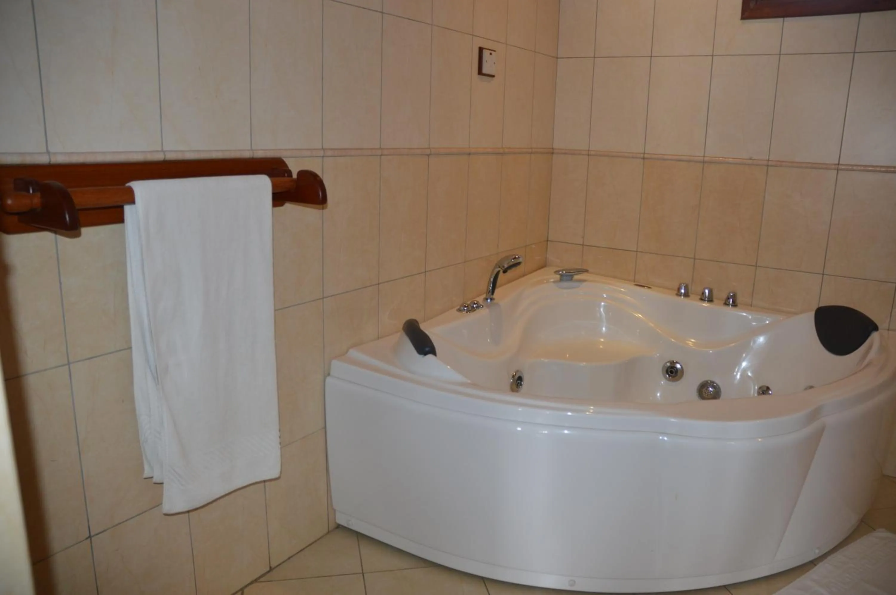 Hot Tub in Ryan's Bay Hotel