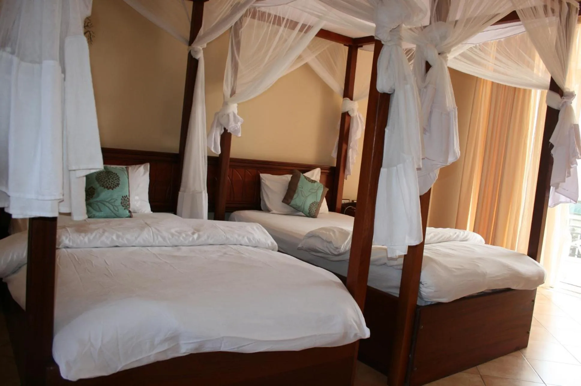 Photo of the whole room, Bed in Ryan's Bay Hotel