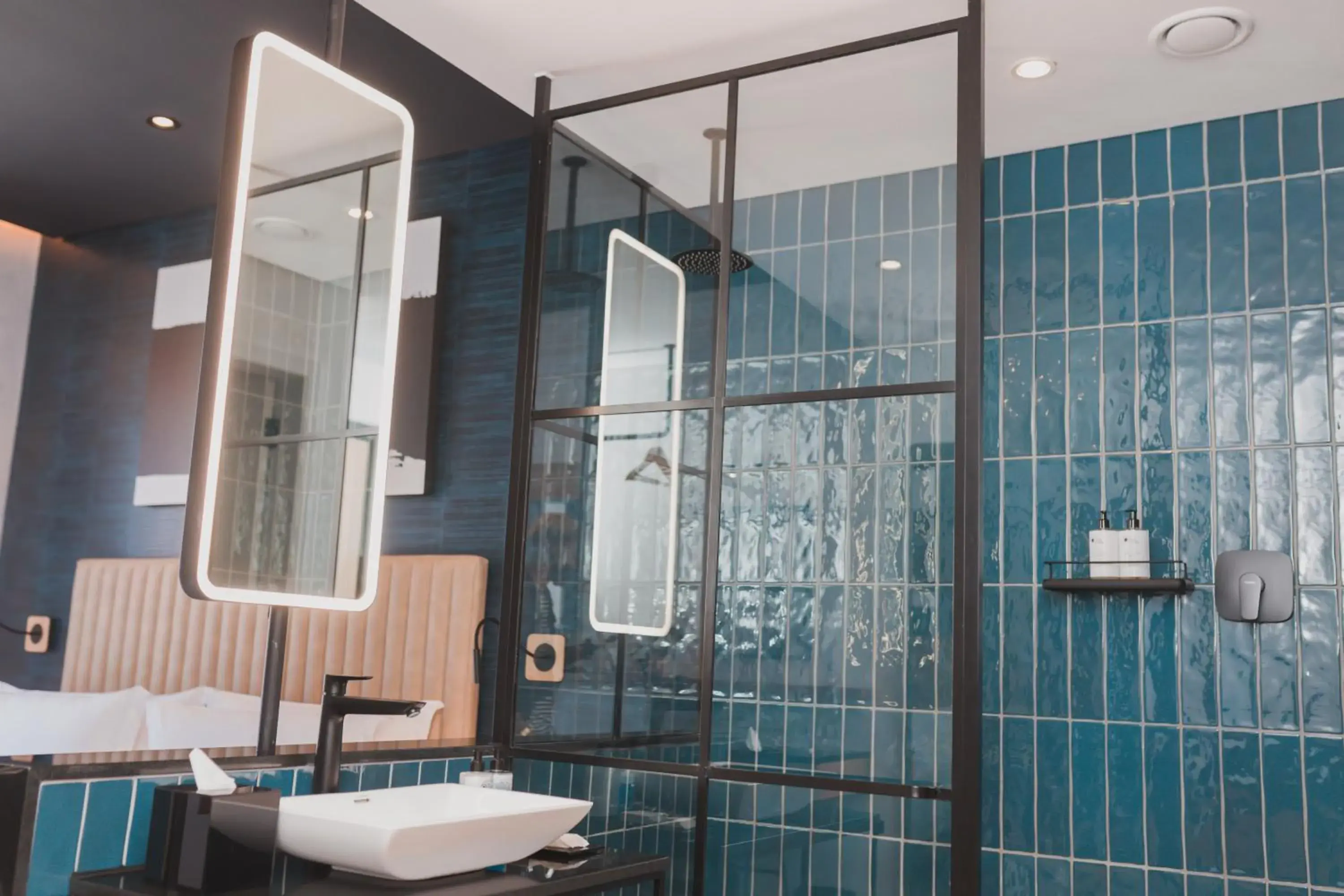 Queen Room in Century City Hotel Bridgewater Queen Room in Century City Hotel Bridgewater