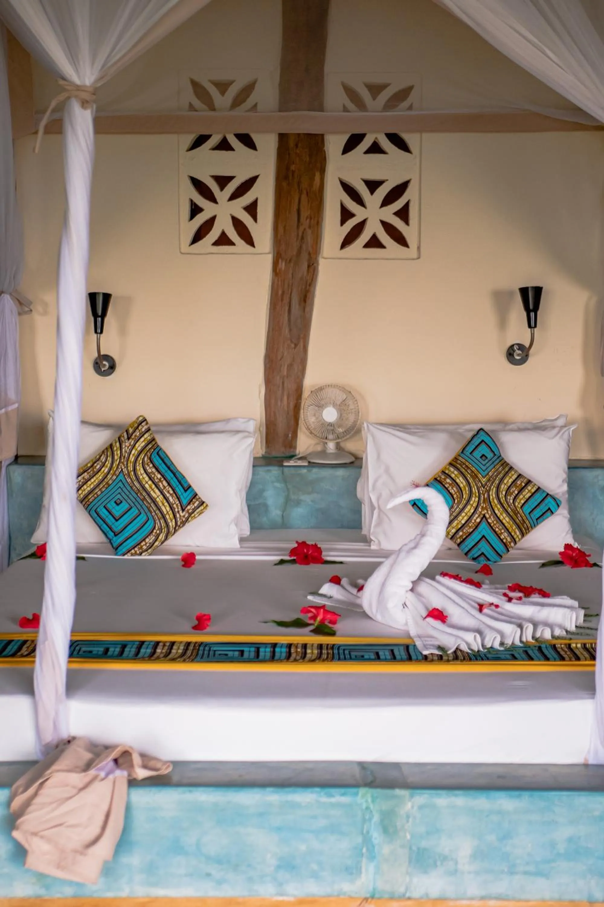 Decorative detail, Bed in Sunshine Marine Lodge